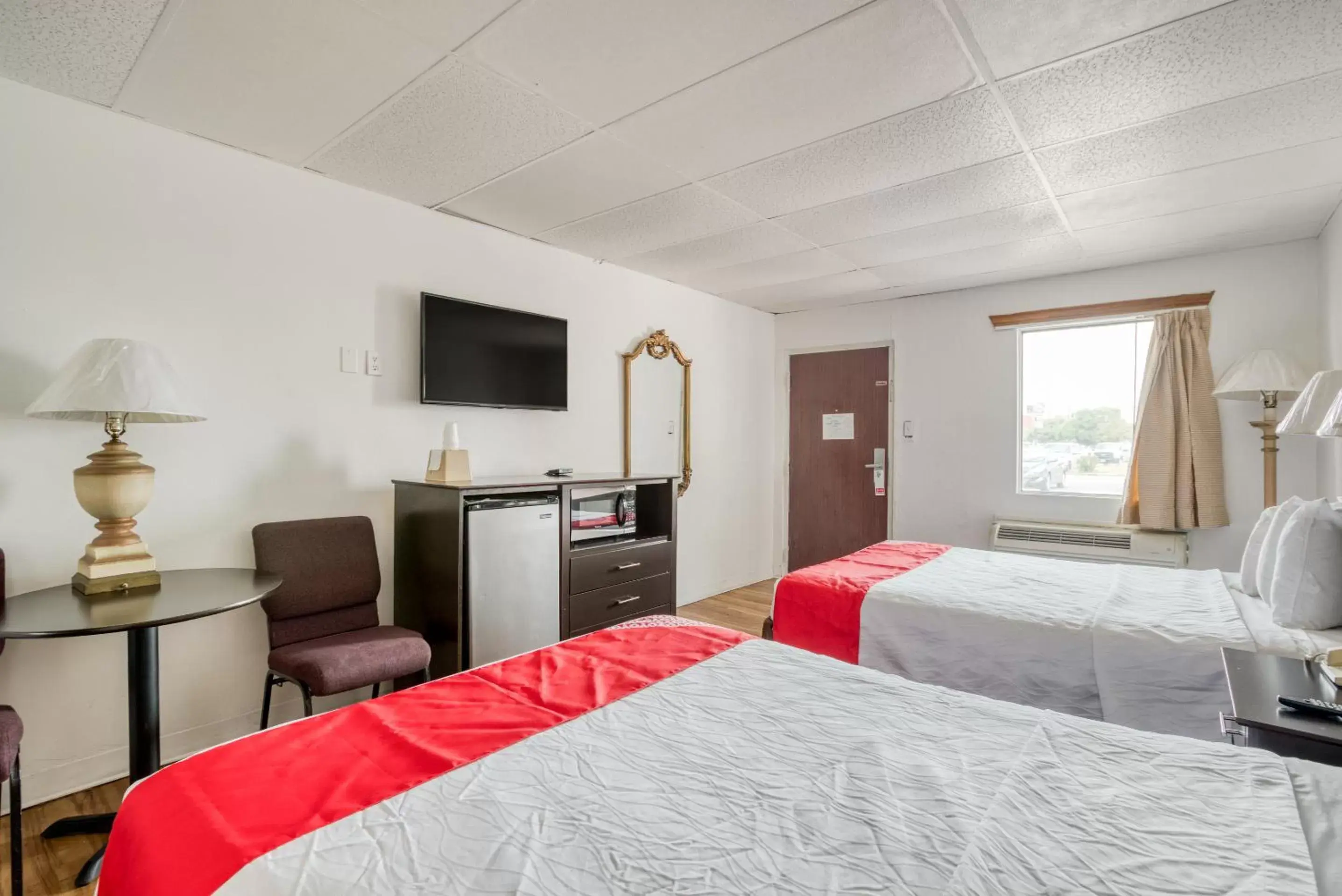 Bedroom, Bed in OYO Hotel San Antonio Lackland Air Force Base West