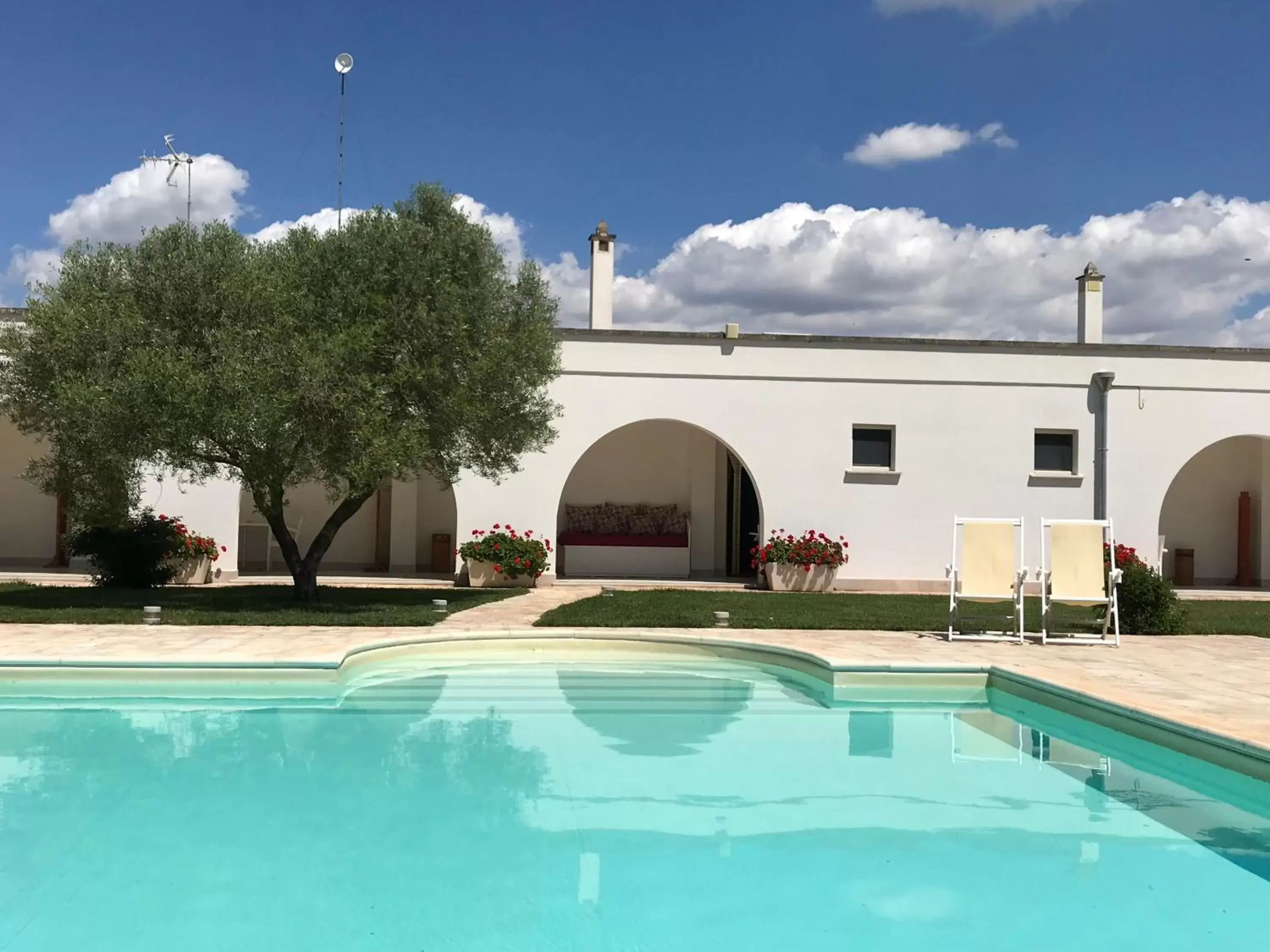 Swimming Pool in Relais Masseria della Colomba - Agriturismo