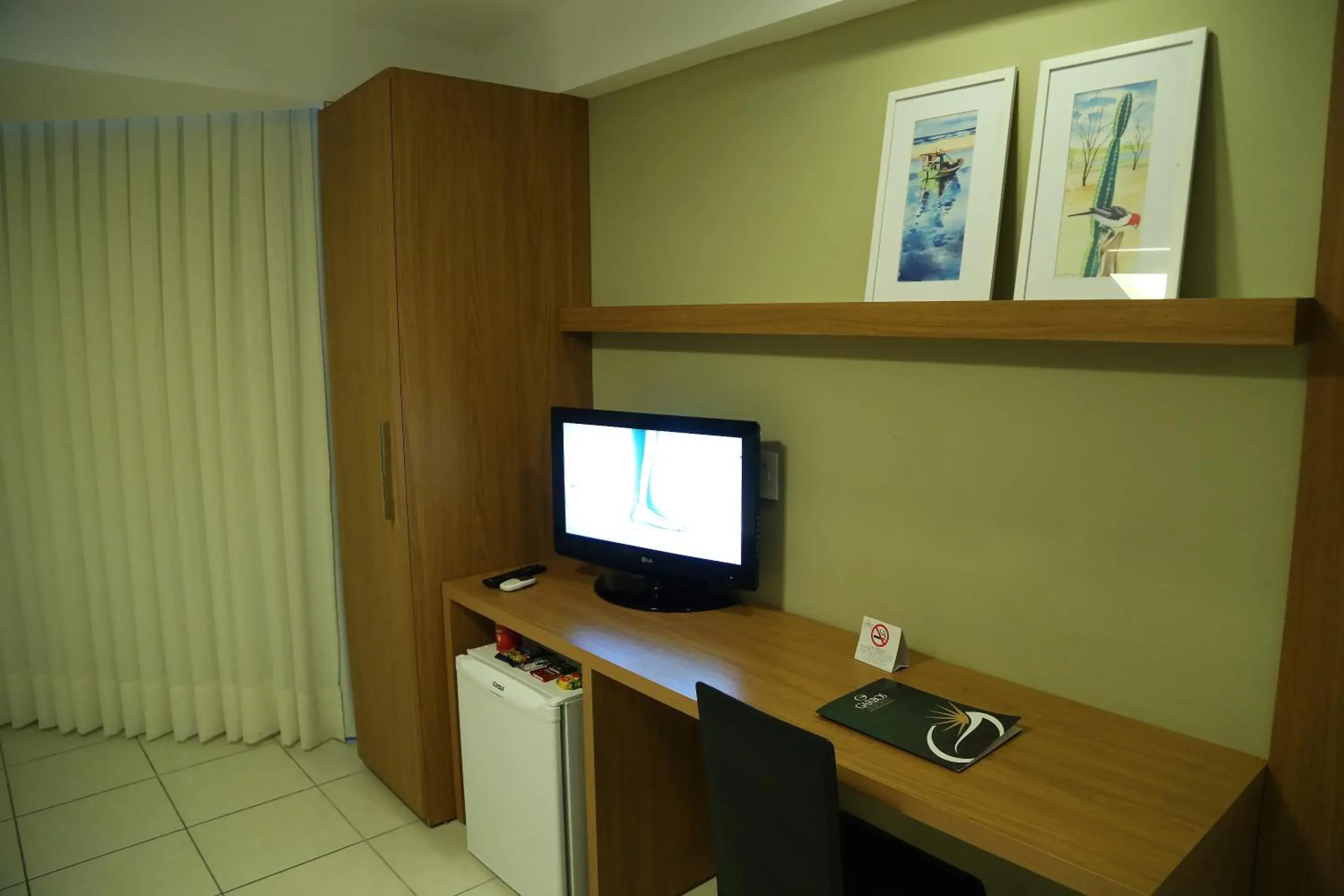 TV/Entertainment Center in Garbos Trade Hotel