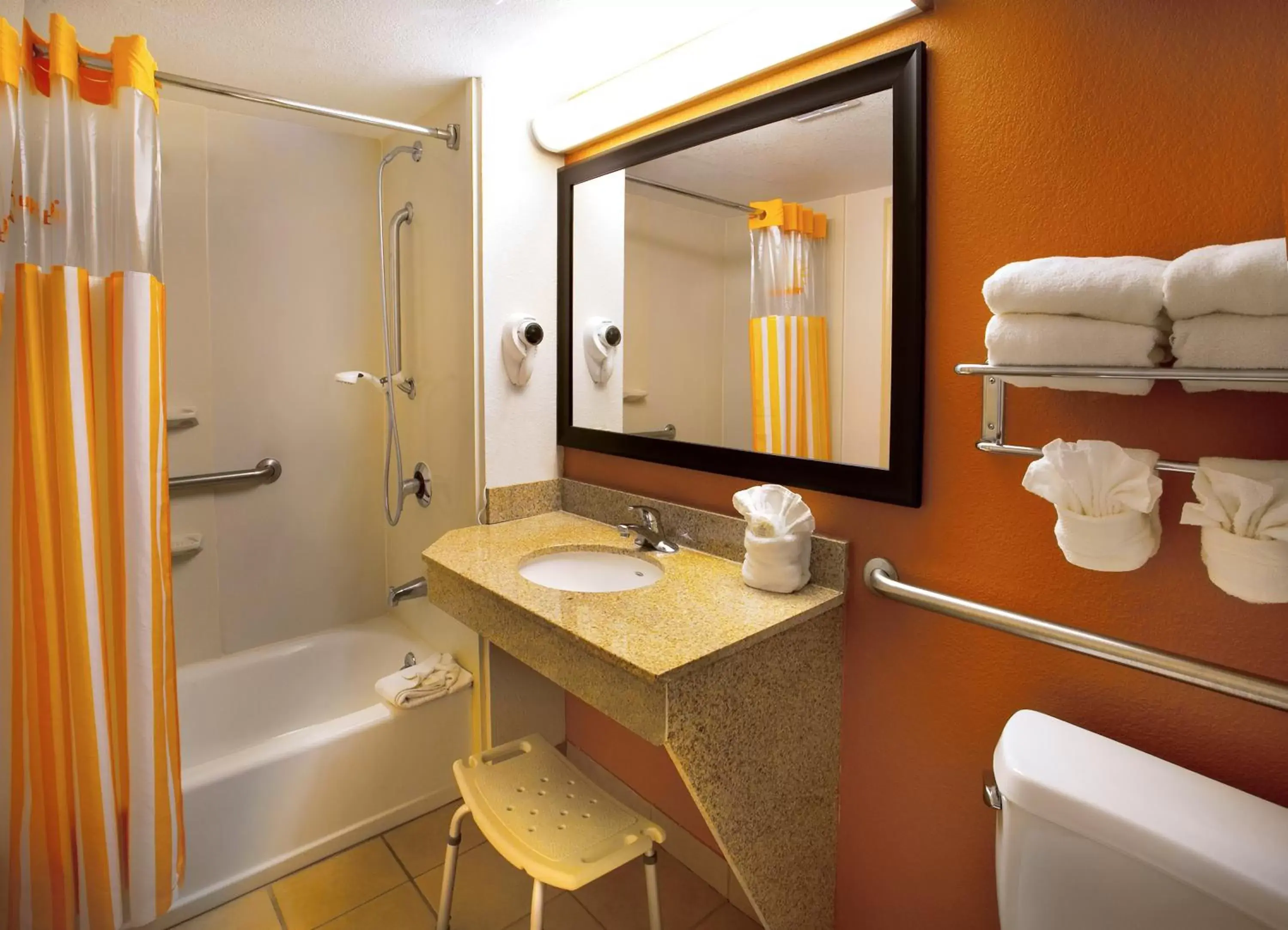 Bathroom in La Quinta Inn by Wyndham Orlando International Drive North