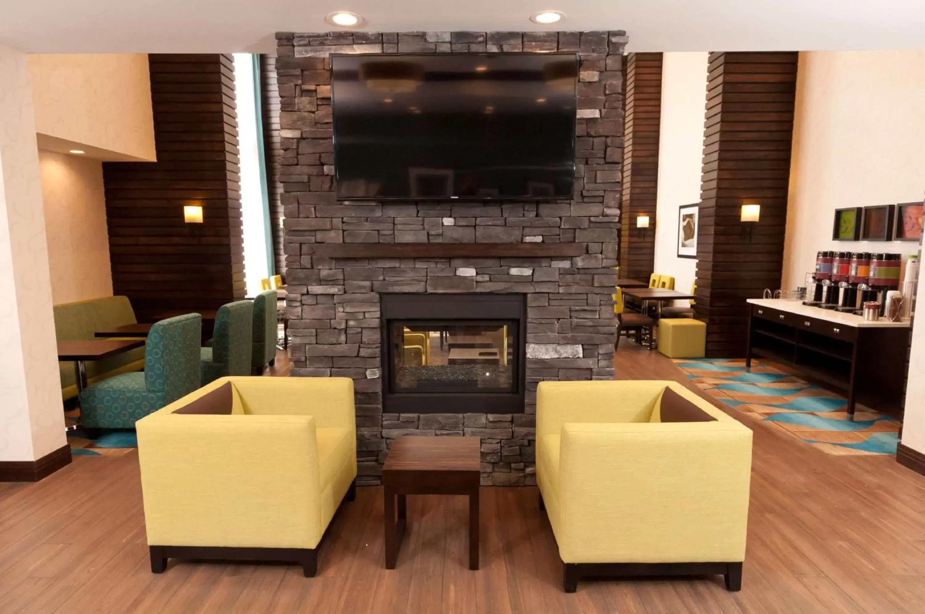 Lobby or reception, Seating Area in Hampton Inn & Suites East Gate Regina