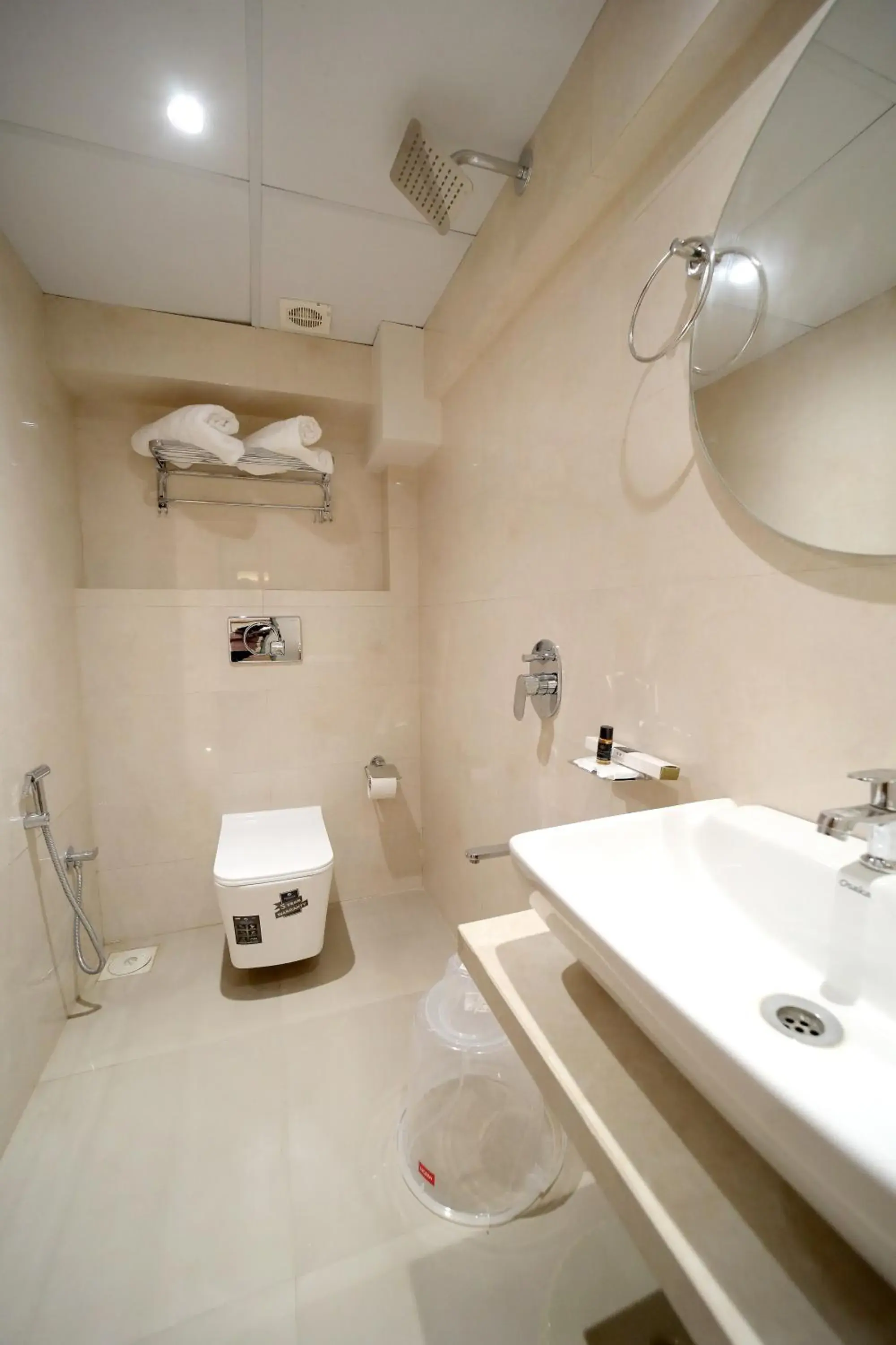 Shower in HOTEL ALFA EXECUTIVE Shower in HOTEL ALFA EXECUTIVE