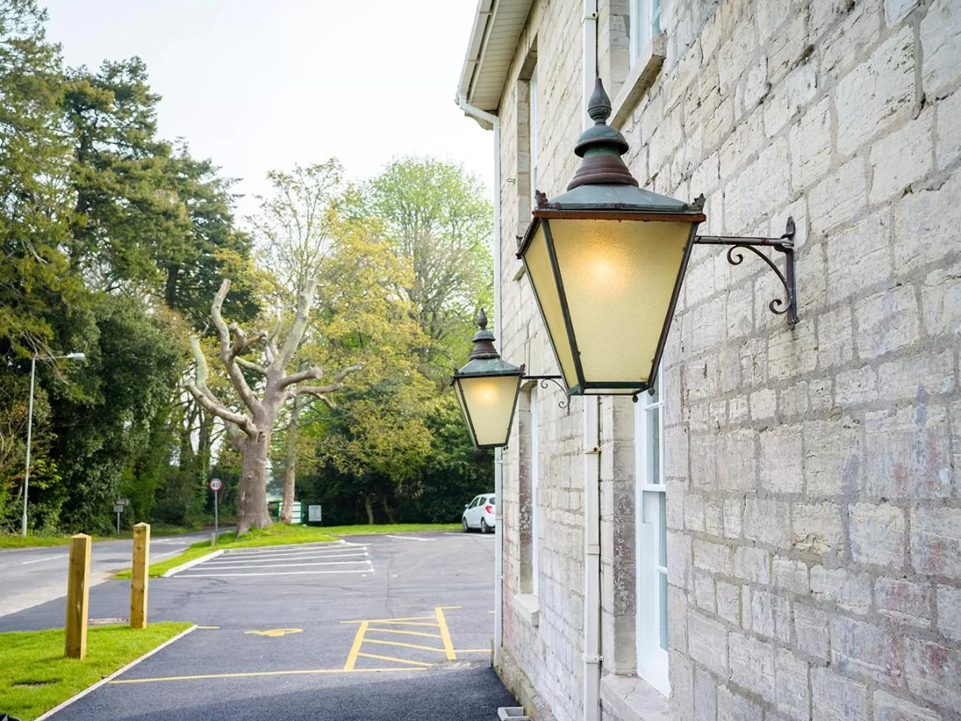 Facade/entrance in The Frampton Arms
