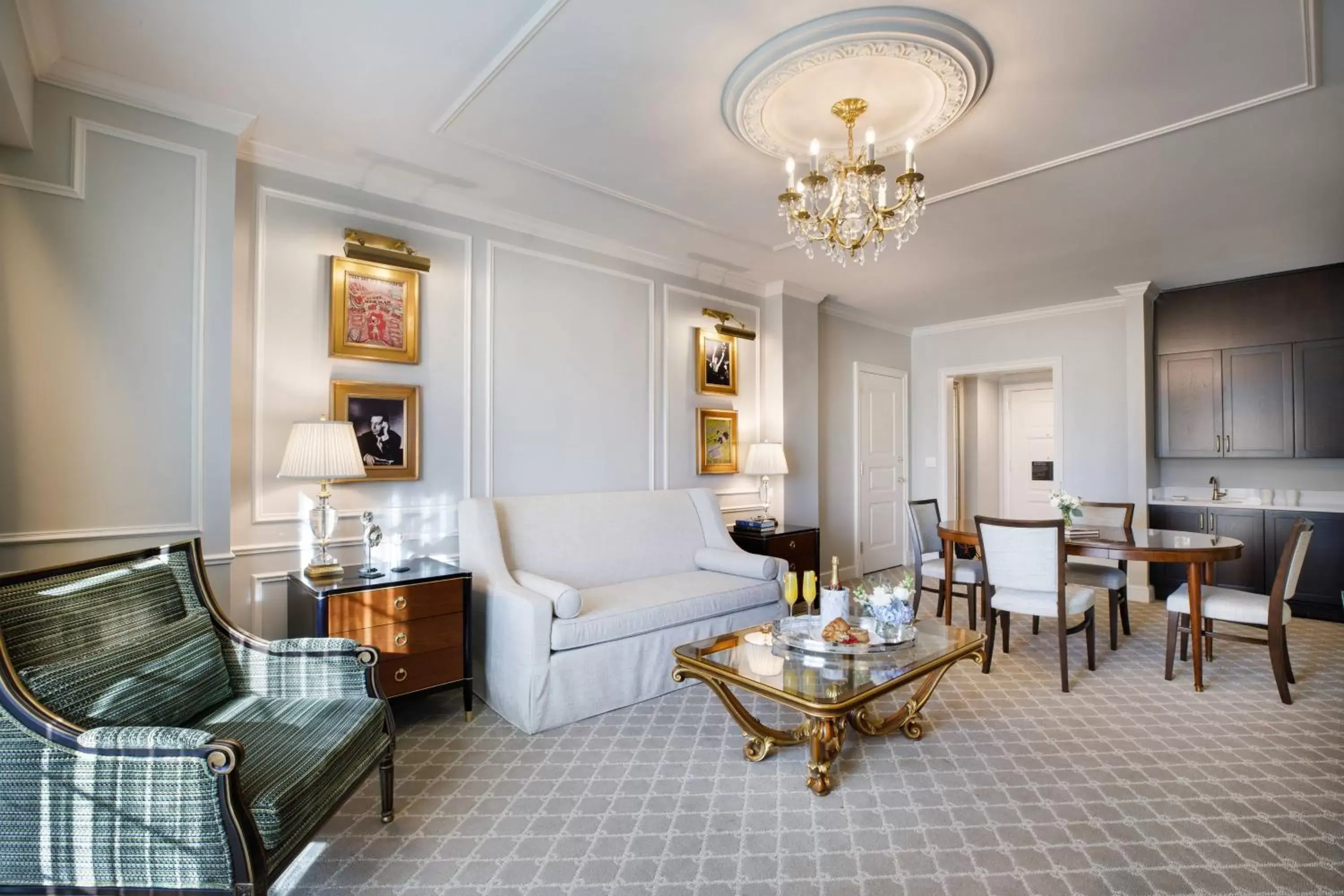 Photo of the whole room in Hotel Carmichael, Autograph Collection Photo of the whole room in Hotel Carmichael, Autograph Collection