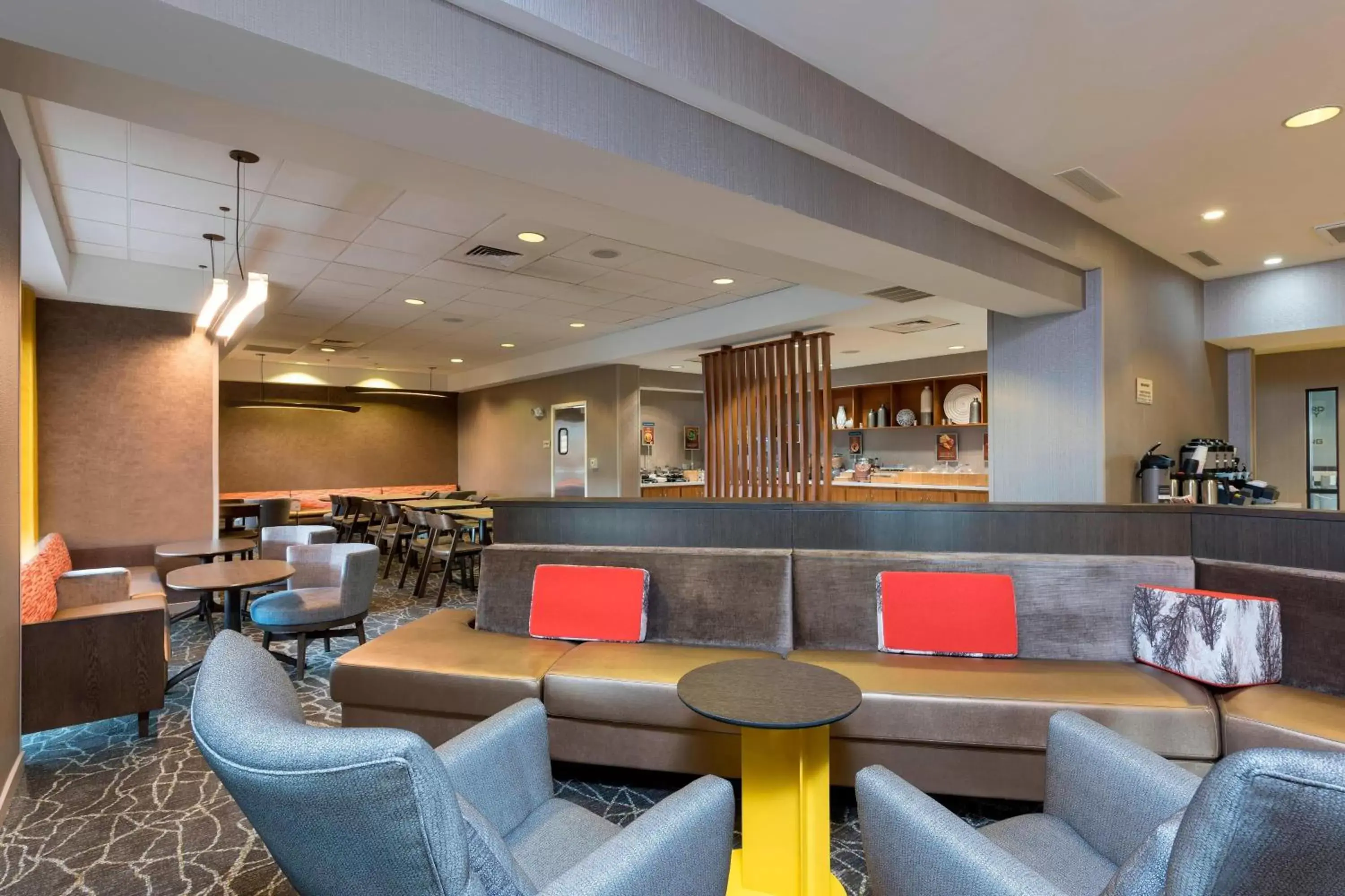 Lobby or reception, Lounge/Bar in SpringHill Suites Grand Rapids North