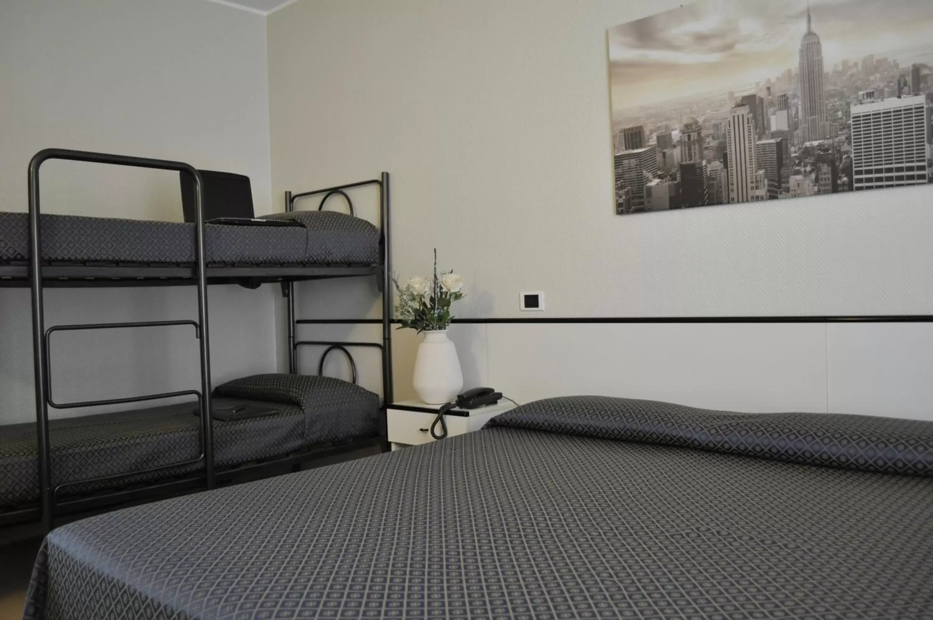 Bedroom, Bunk Bed in Hotel Est Piombino