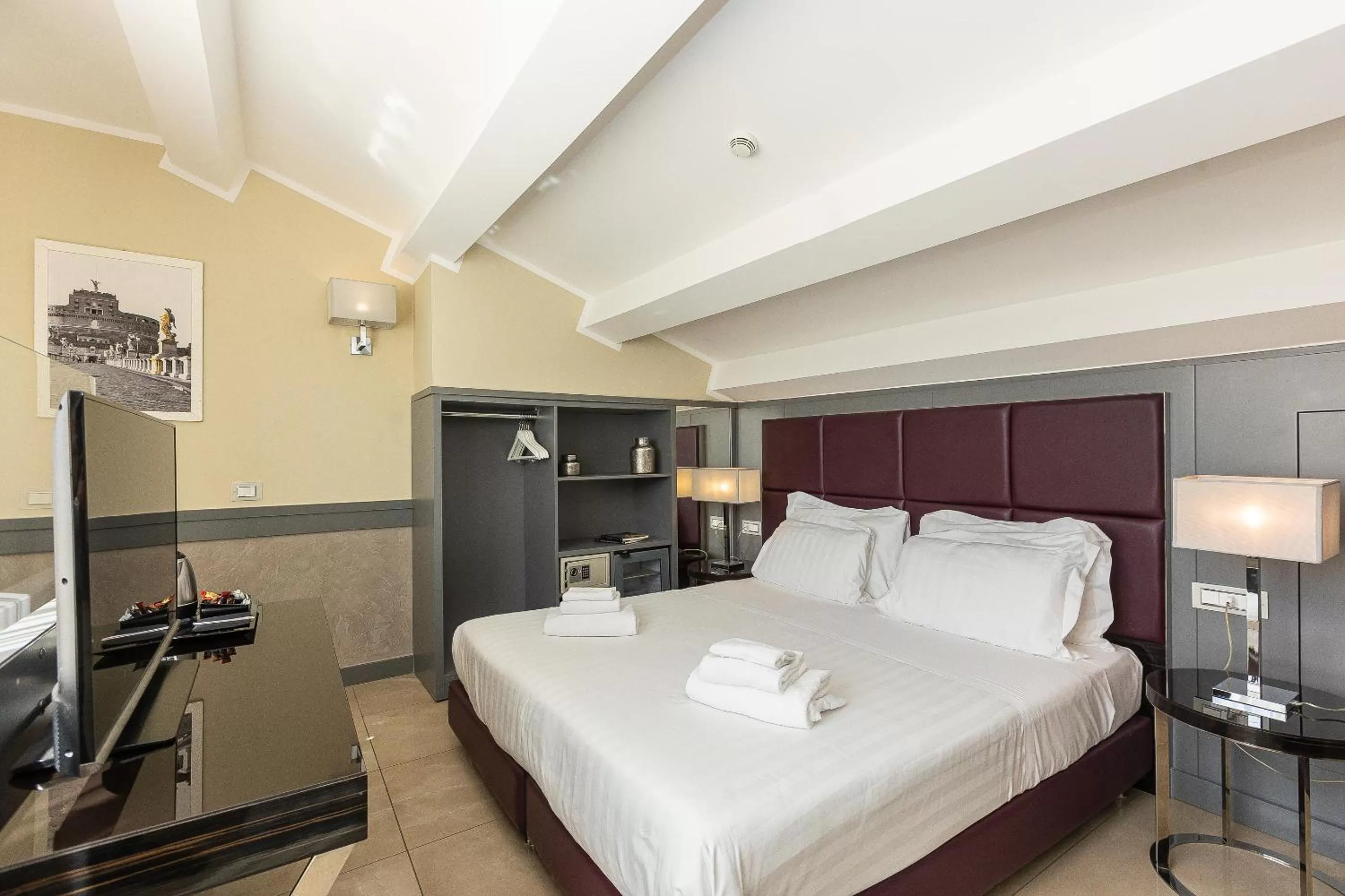 Bed in Hotel Castellino Roma