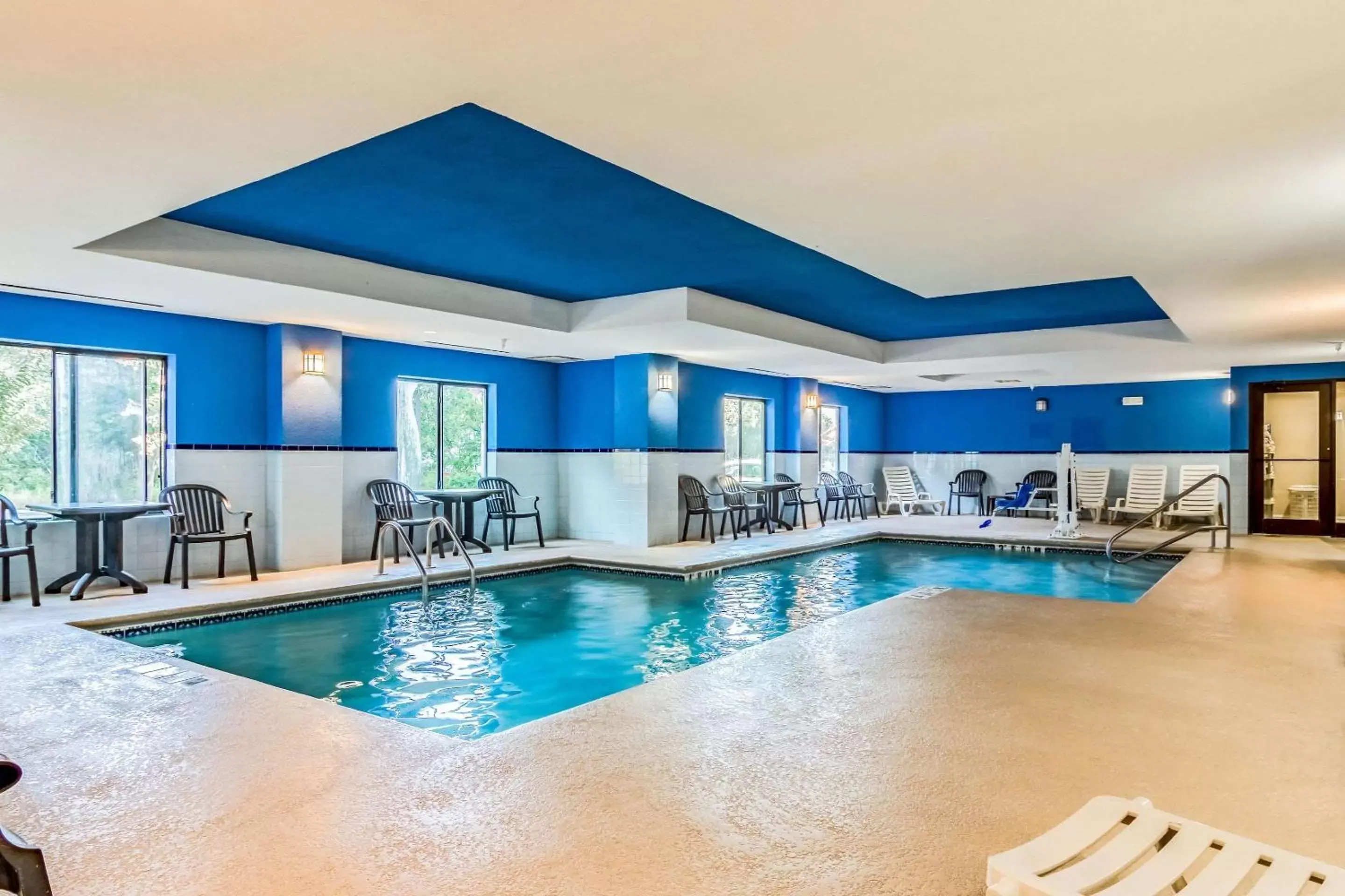 On site, Swimming Pool in Comfort Inn & Suites Lookout Mountain