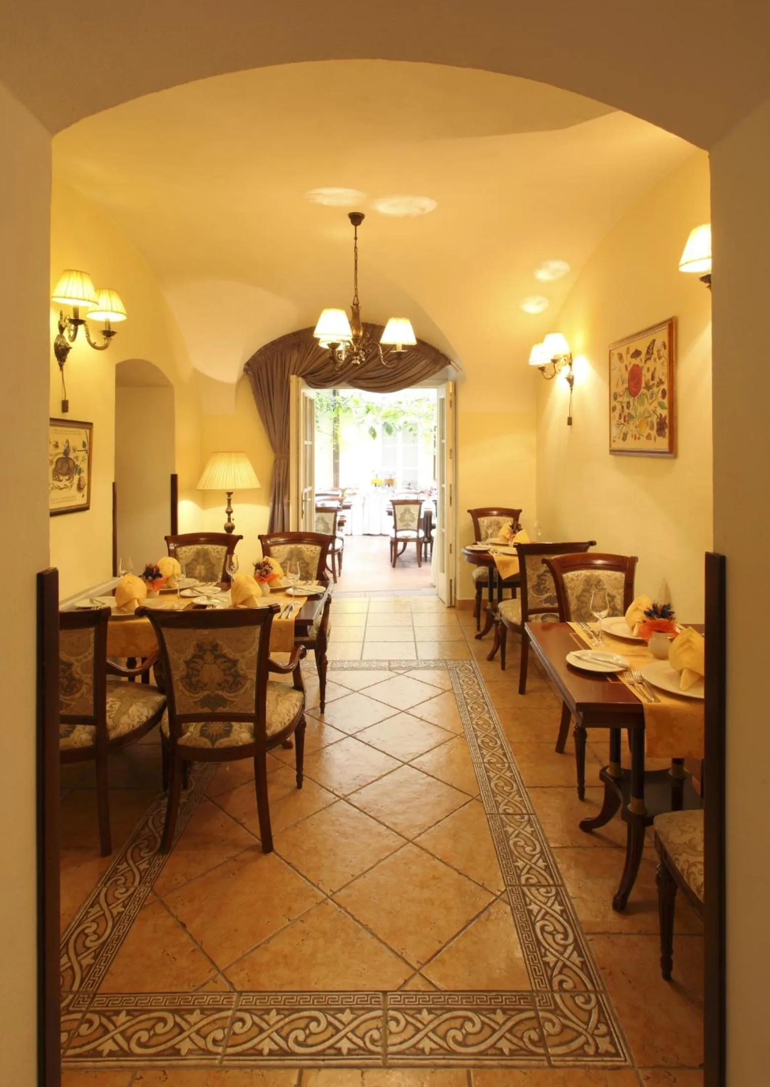 Restaurant/places to eat in Boutique Hotel Constans