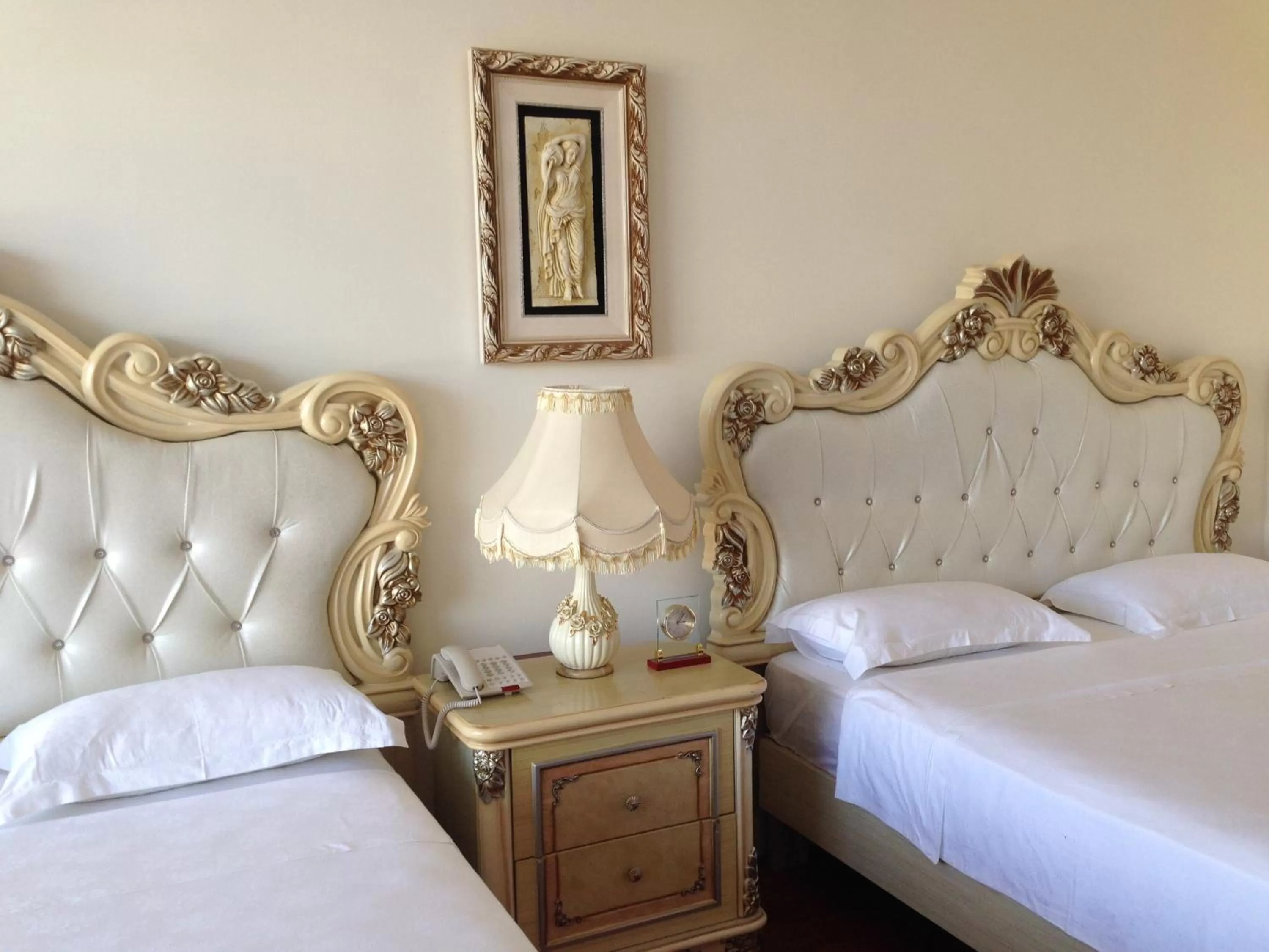 Bedroom, Bed in Victoria Beach Hotel