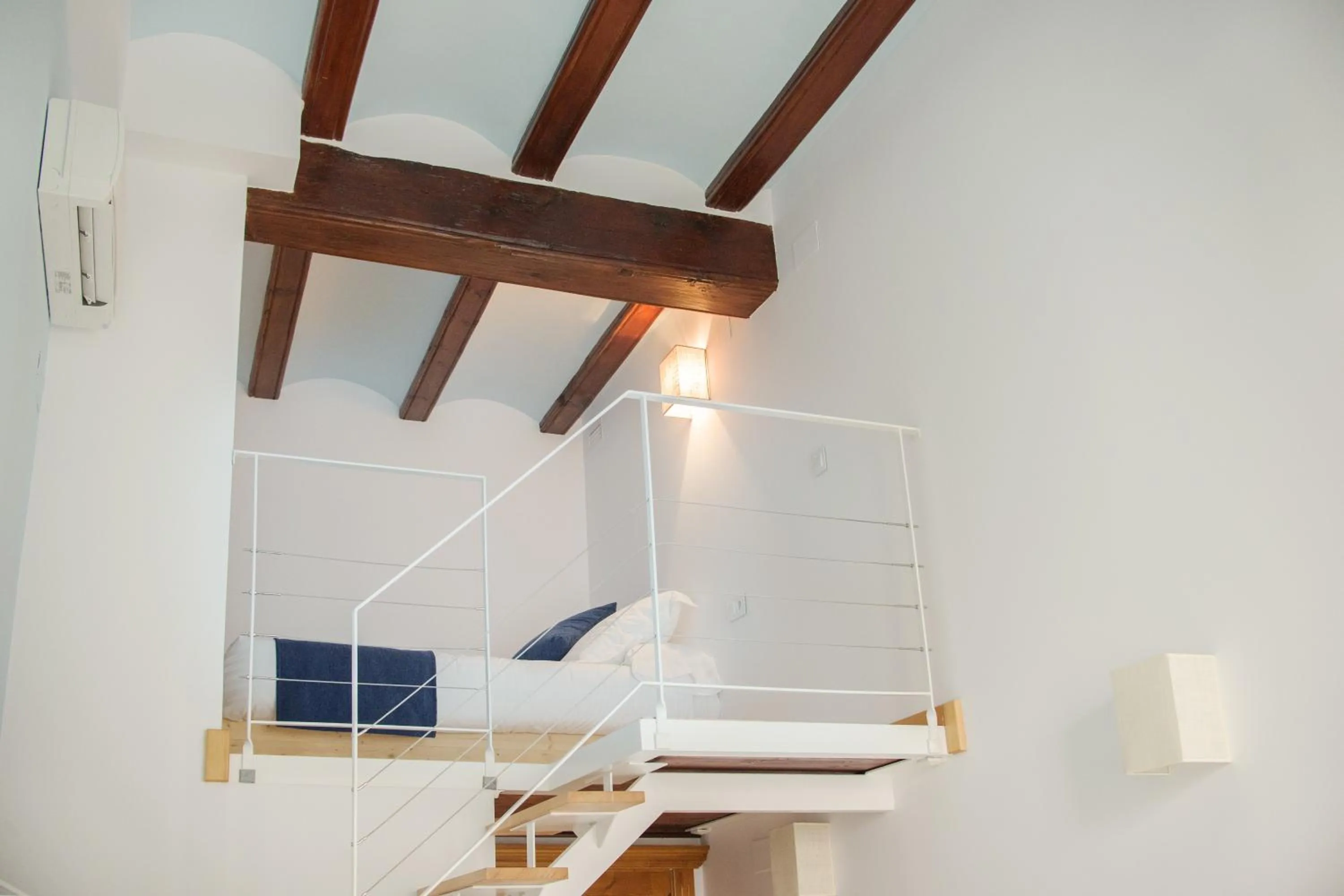 Photo of the whole room in Ad Hoc Carmen