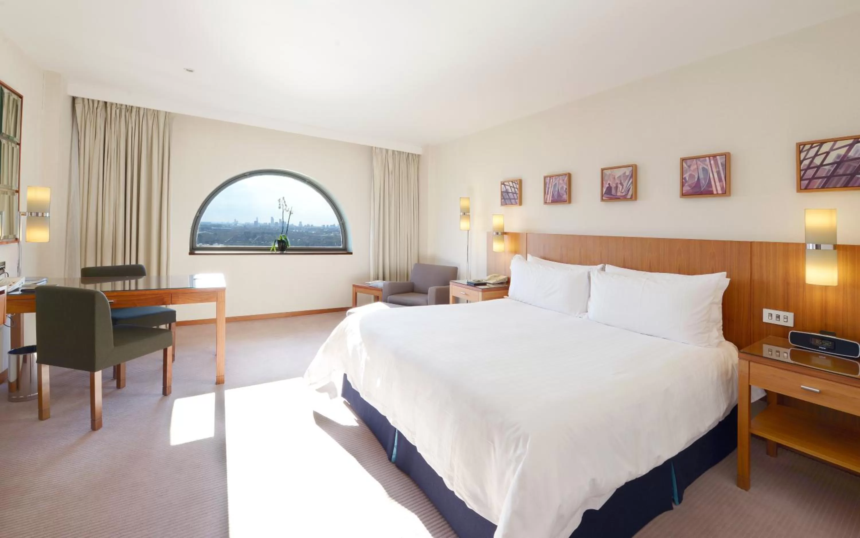 TV and multimedia, Bed in Canary Riverside Plaza Hotel