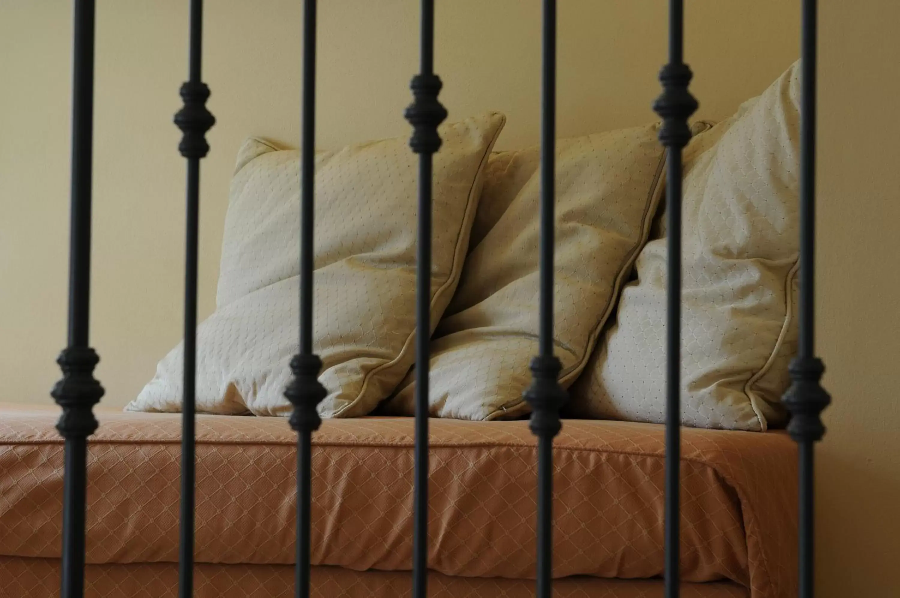 Decorative detail, Bed in A Palazzo Busdraghi Residenza D'Epoca