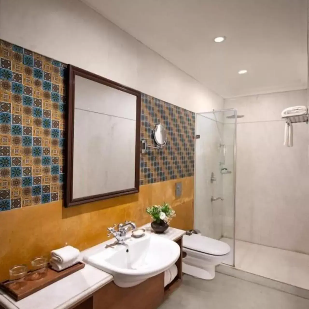 Bathroom in Hotel Banz - Near Delhi International Airport