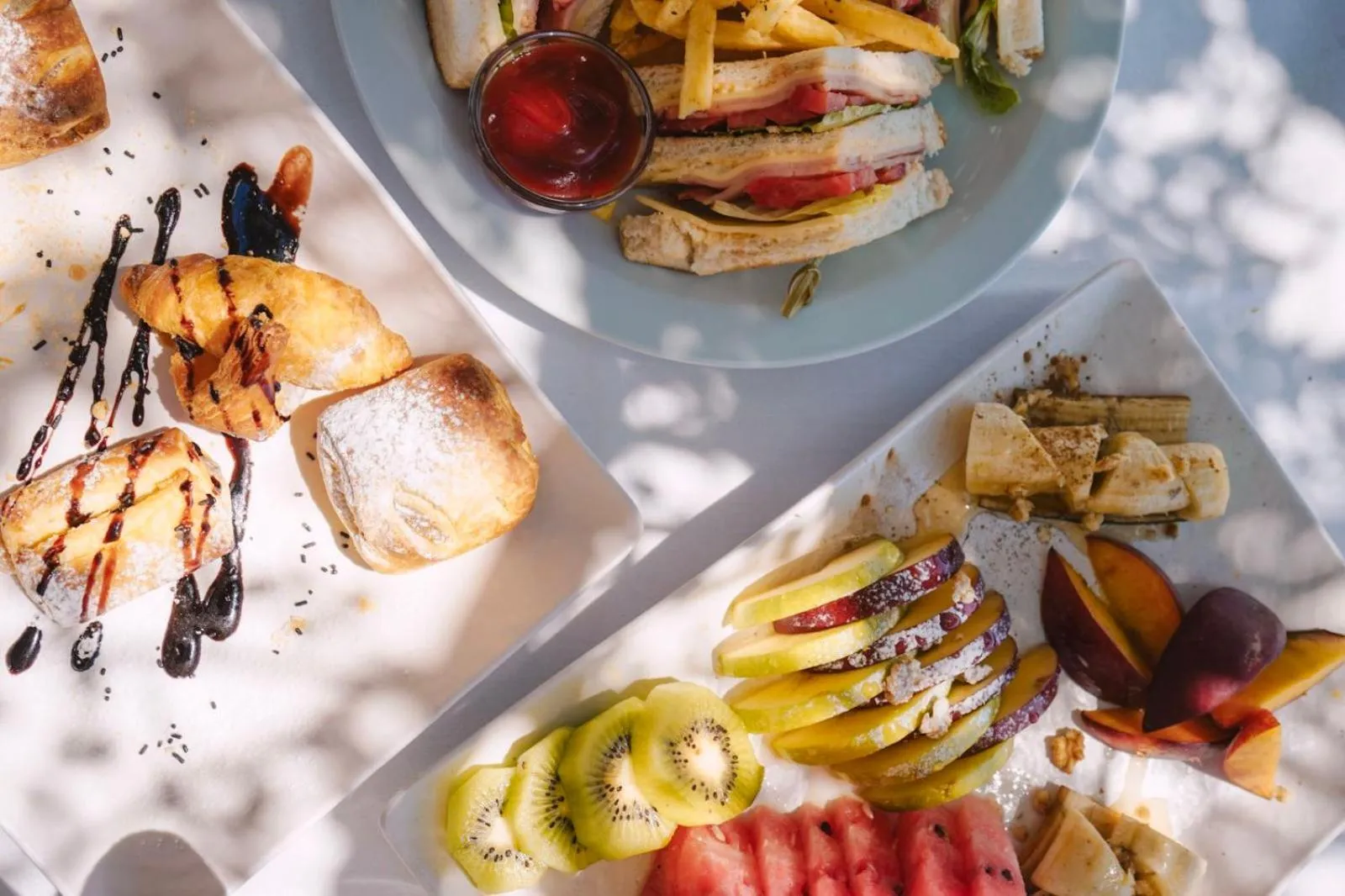 Restaurant/places to eat in Faedra Beach