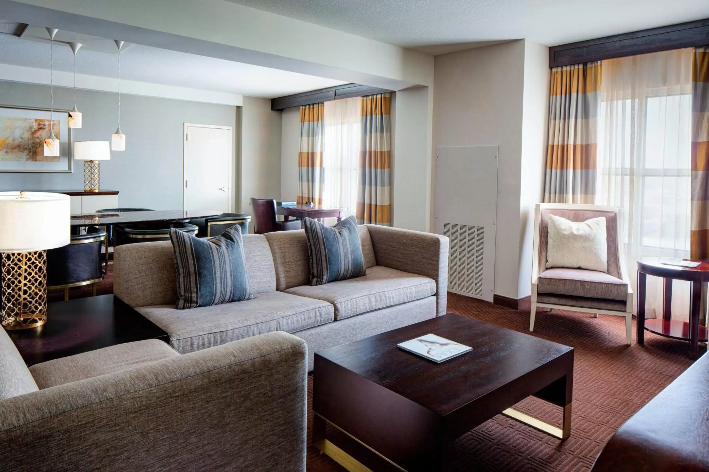 Living room, Seating Area in Sheraton Fort Worth Downtown Hotel