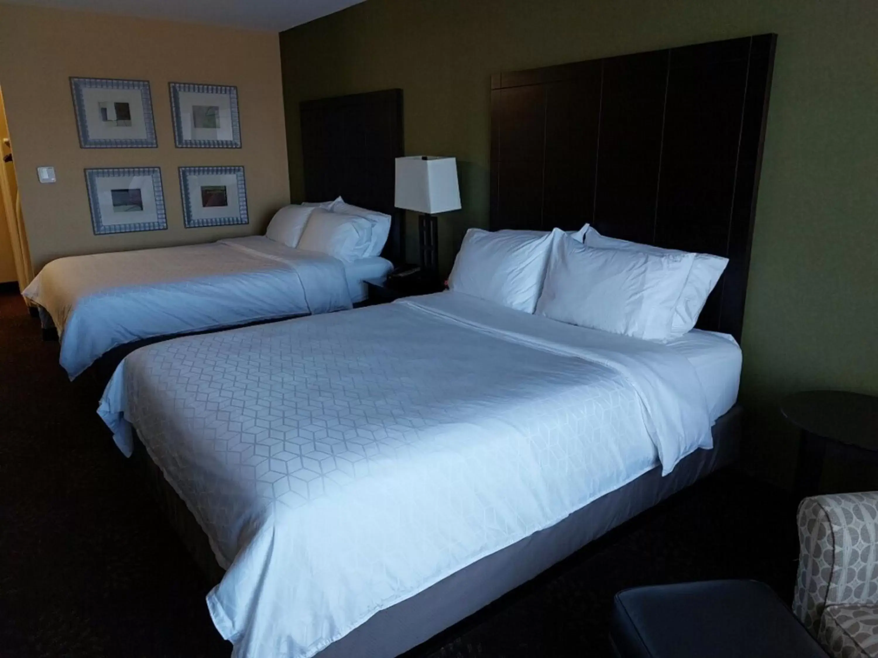 Bed in Holiday Inn Express Hotel & Suites Lansing-Dimondale, an IHG Hotel