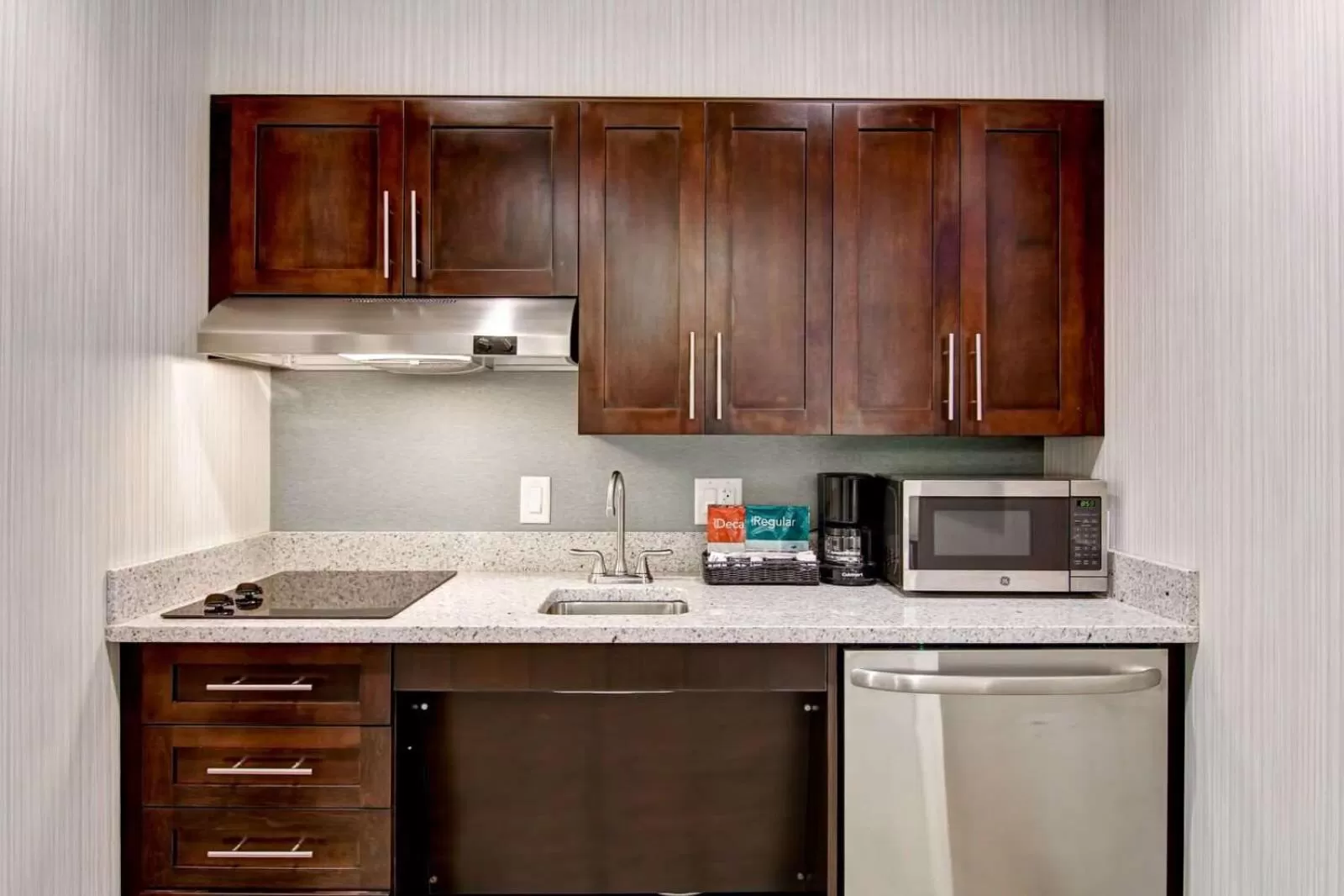 Kitchen or kitchenette in Homewood Suites By Hilton Clifton Park