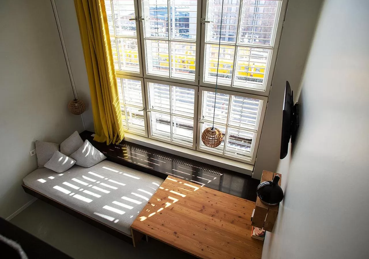 Seating area, Bed in Michelberger Hotel