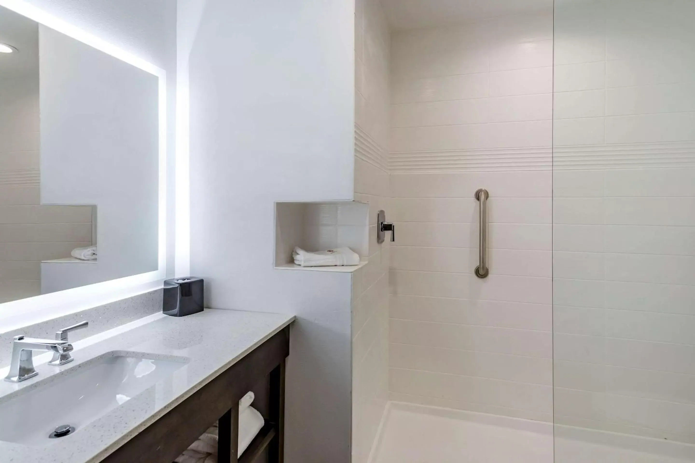 Bathroom in Comfort Inn & Suites Bathroom in Comfort Inn & Suites