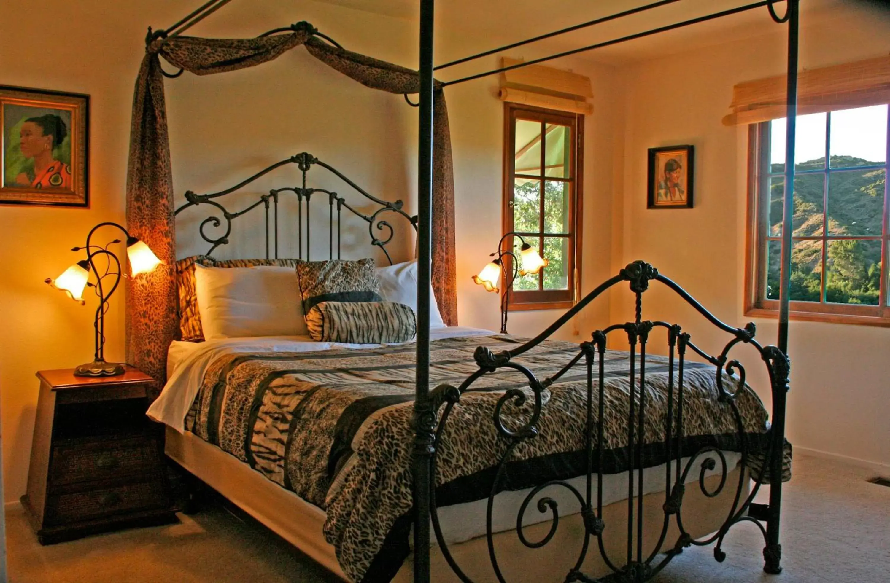 Photo of the whole room, Bed in Topanga Canyon Inn Bed and Breakfast