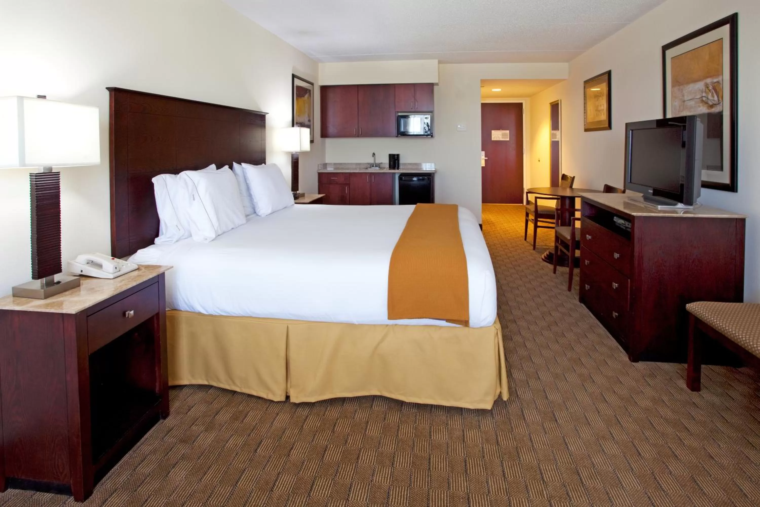 Holiday Inn Express & Suites Columbus at Northlake by IHG