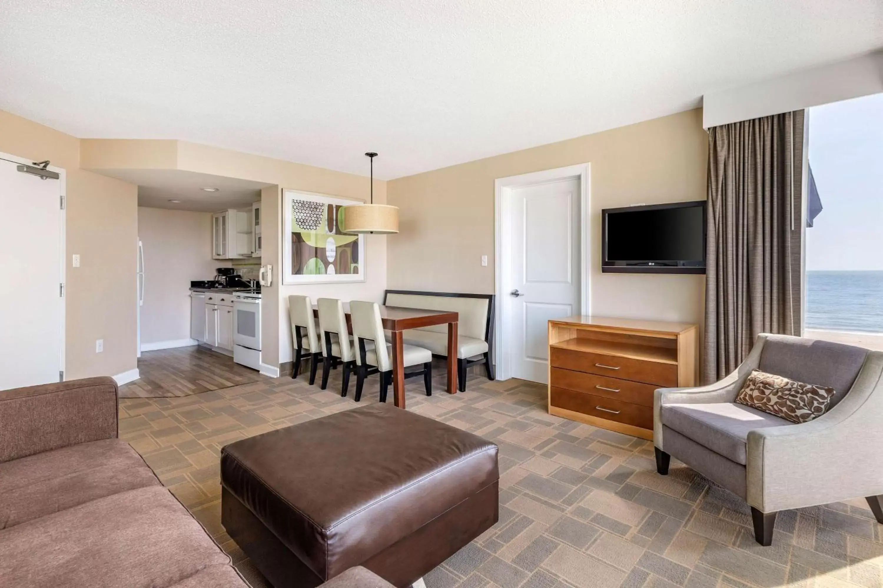 Kitchen or kitchenette, Seating Area in Hilton Vacation Club Ocean Beach Club Virginia Beach