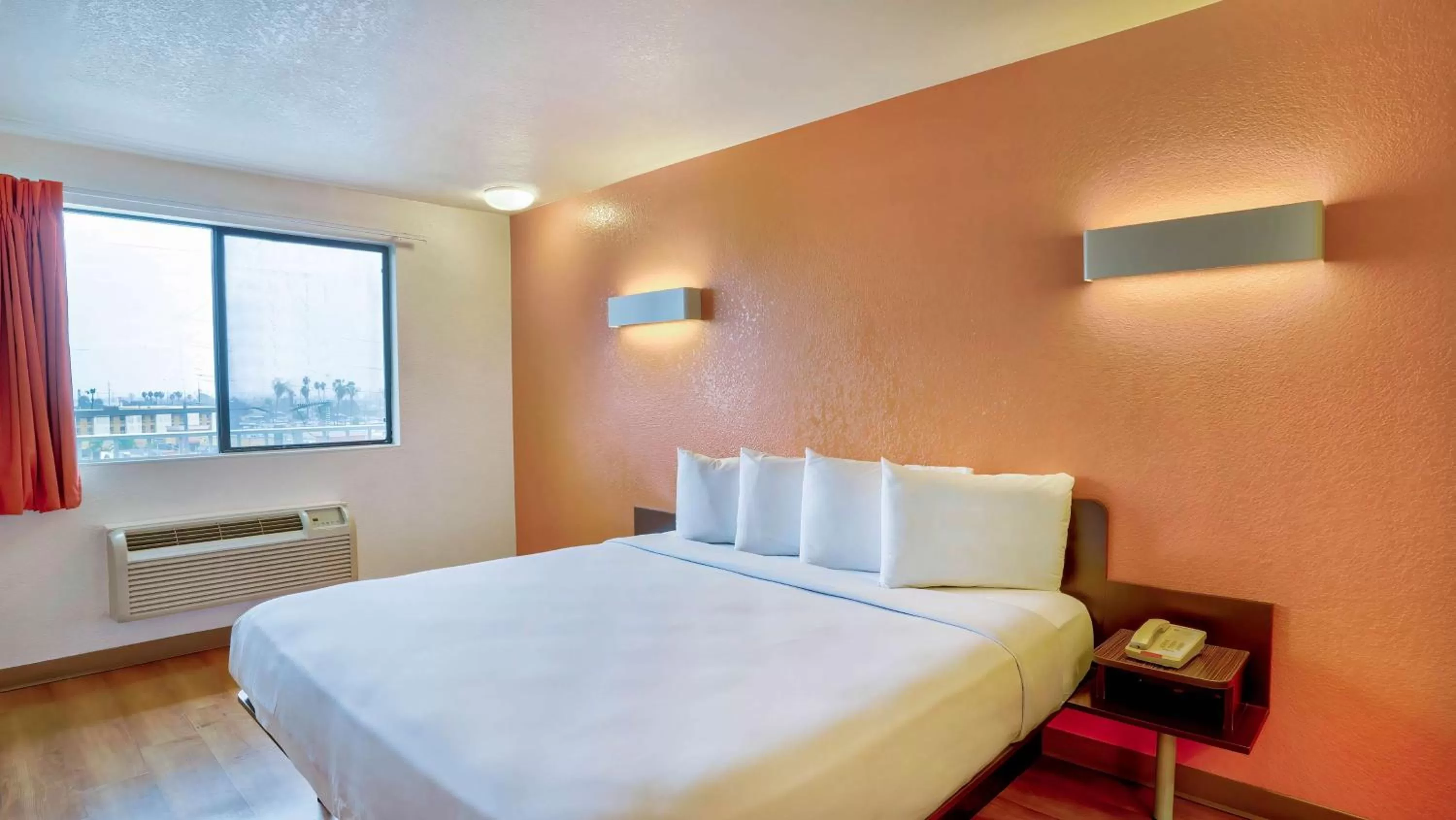Bedroom, Bed in Motel 6-Los Angeles, CA - Los Angeles - LAX