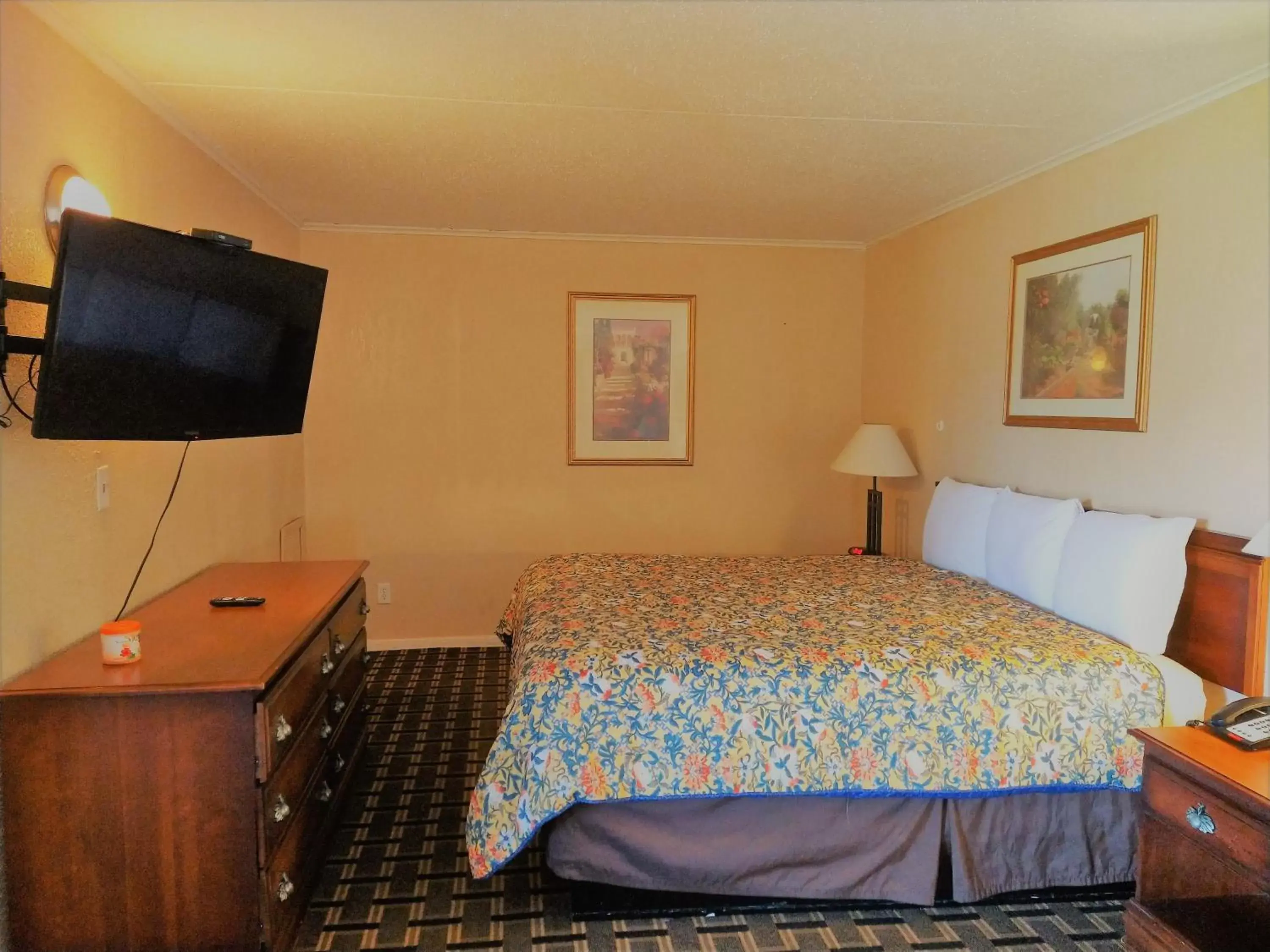 Bed in Grandview Plaza Inn