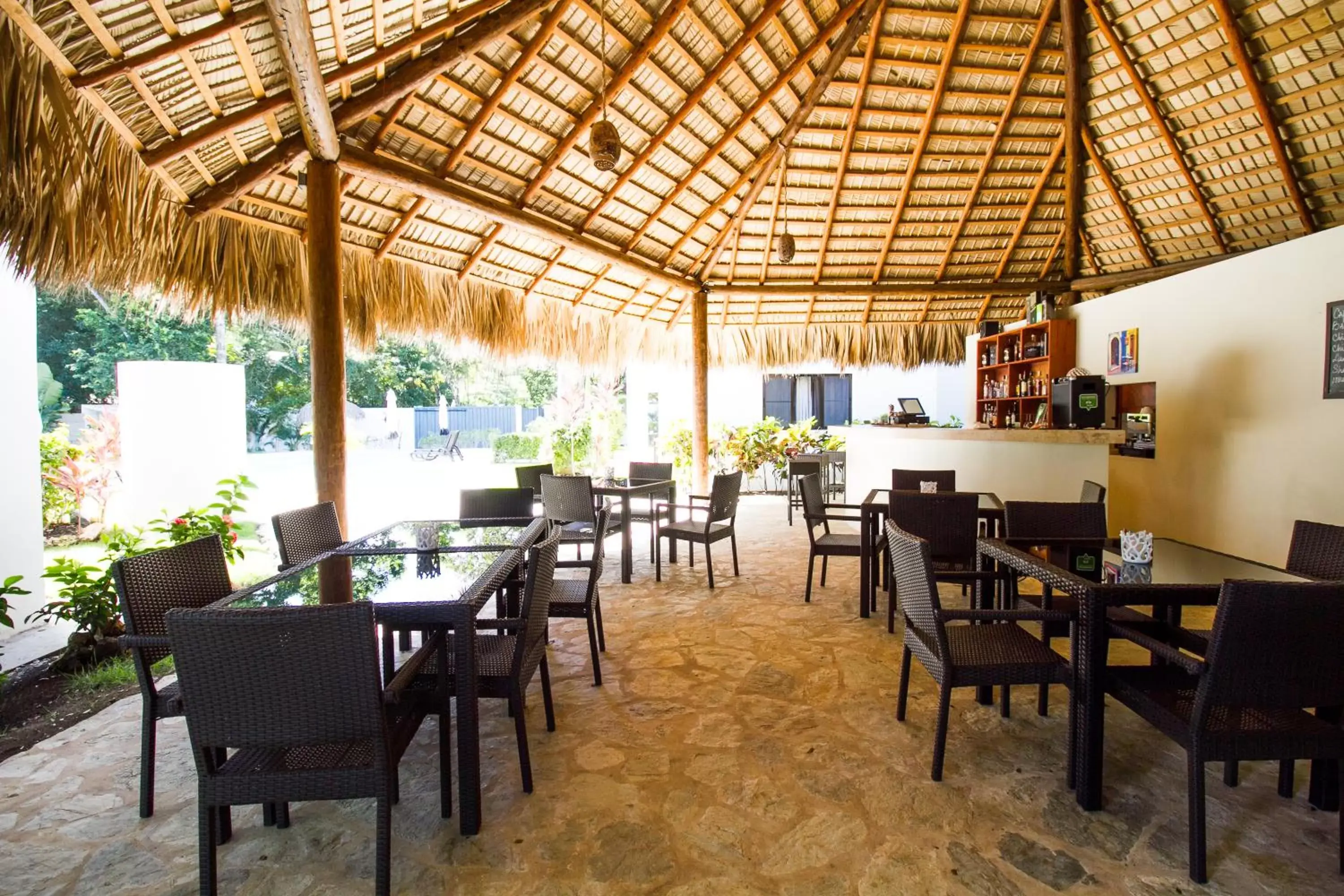 Restaurant/Places to Eat in Coral Blanco Hotel