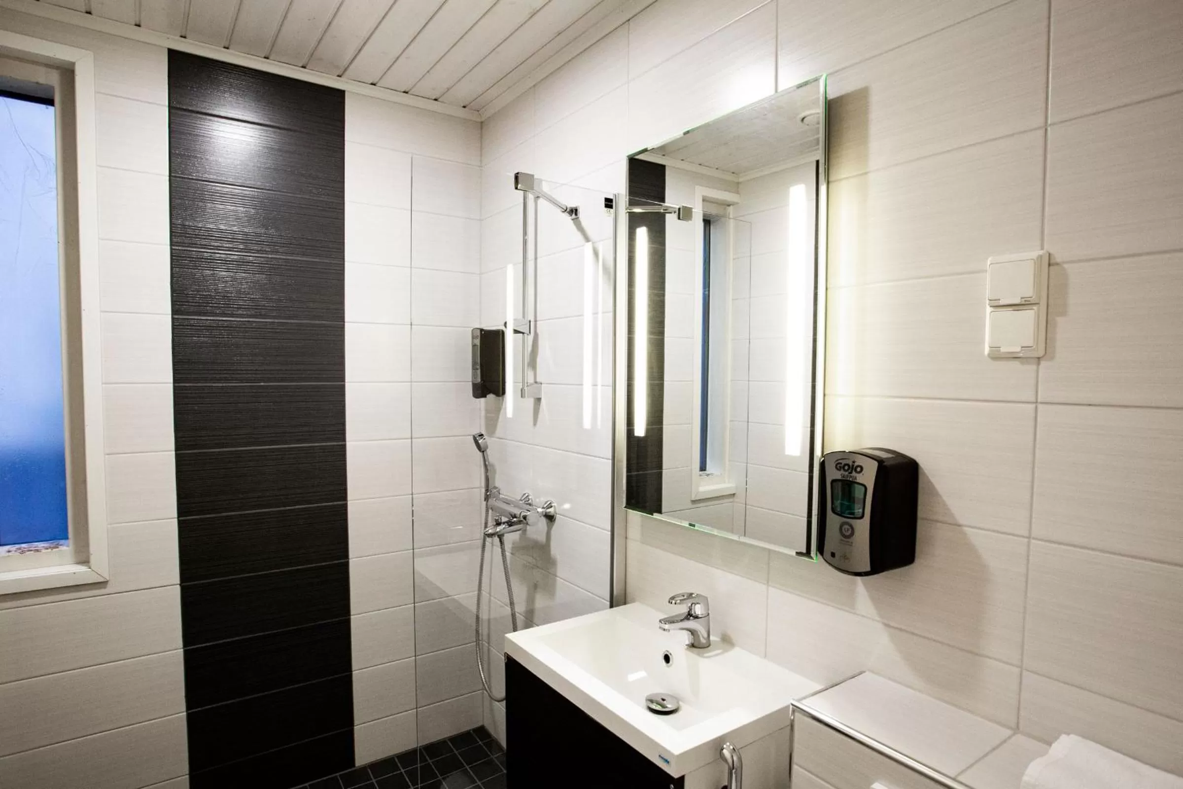 Shower in Hotel CityHovi