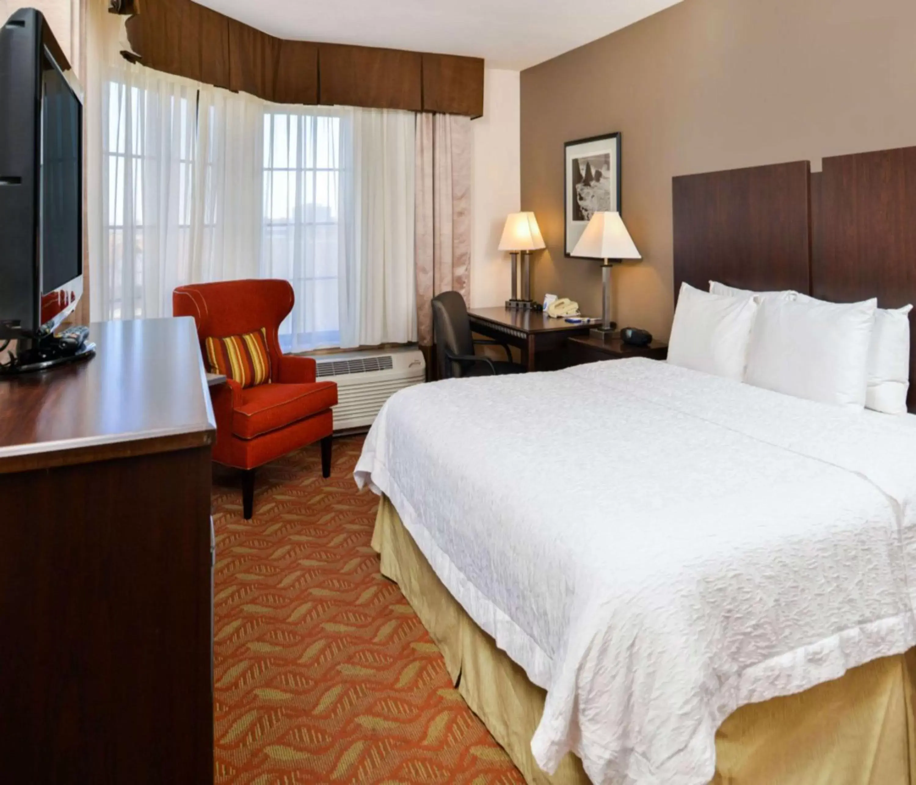 Bedroom, Bed in Hampton Inn & Suites San Francisco-Burlingame-Airport South