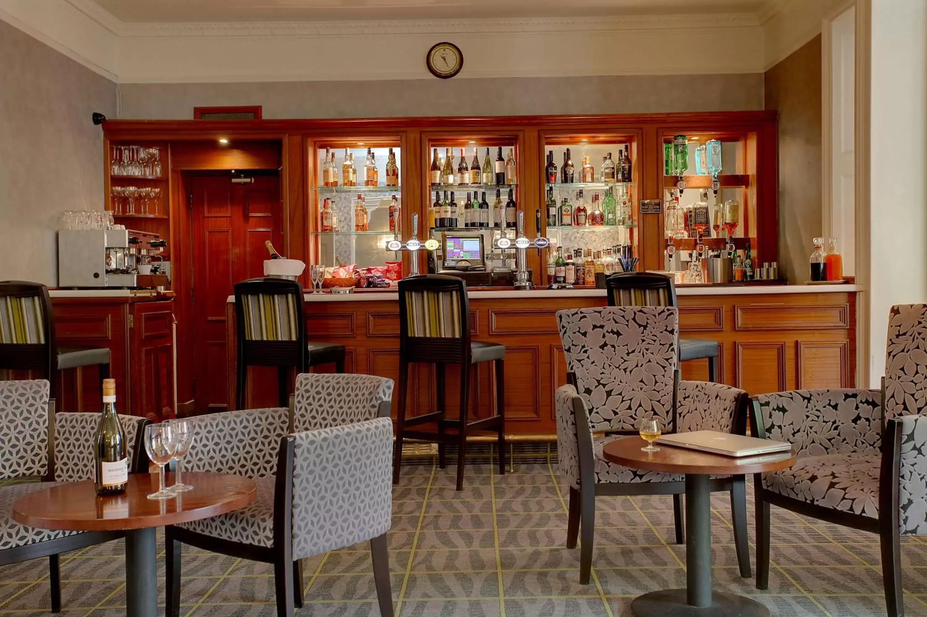 Lounge or bar, Restaurant/Places to Eat in Best Western Moore Place Hotel