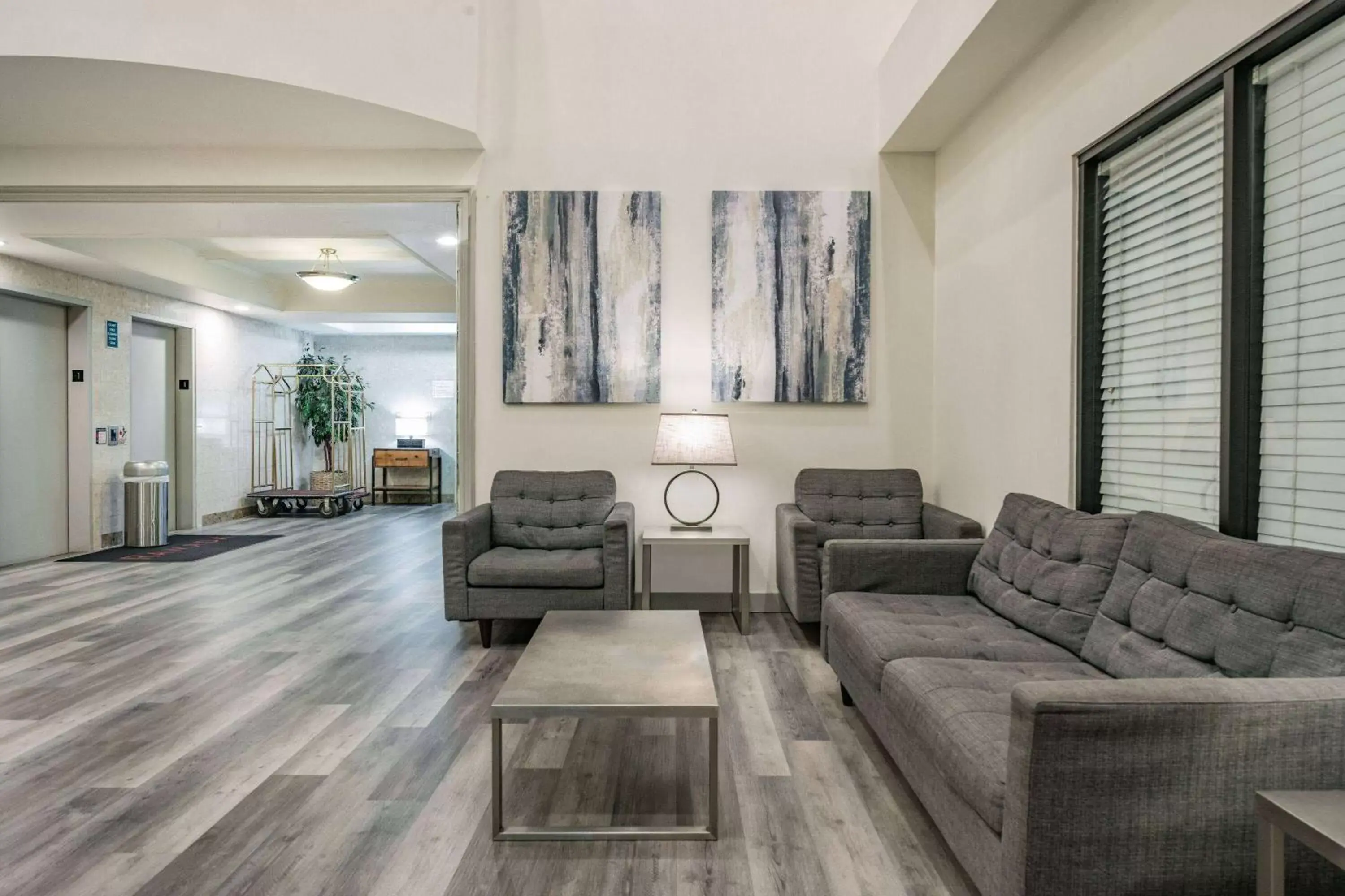 Lobby or reception, Seating Area in Ramada by Wyndham Bakersfield