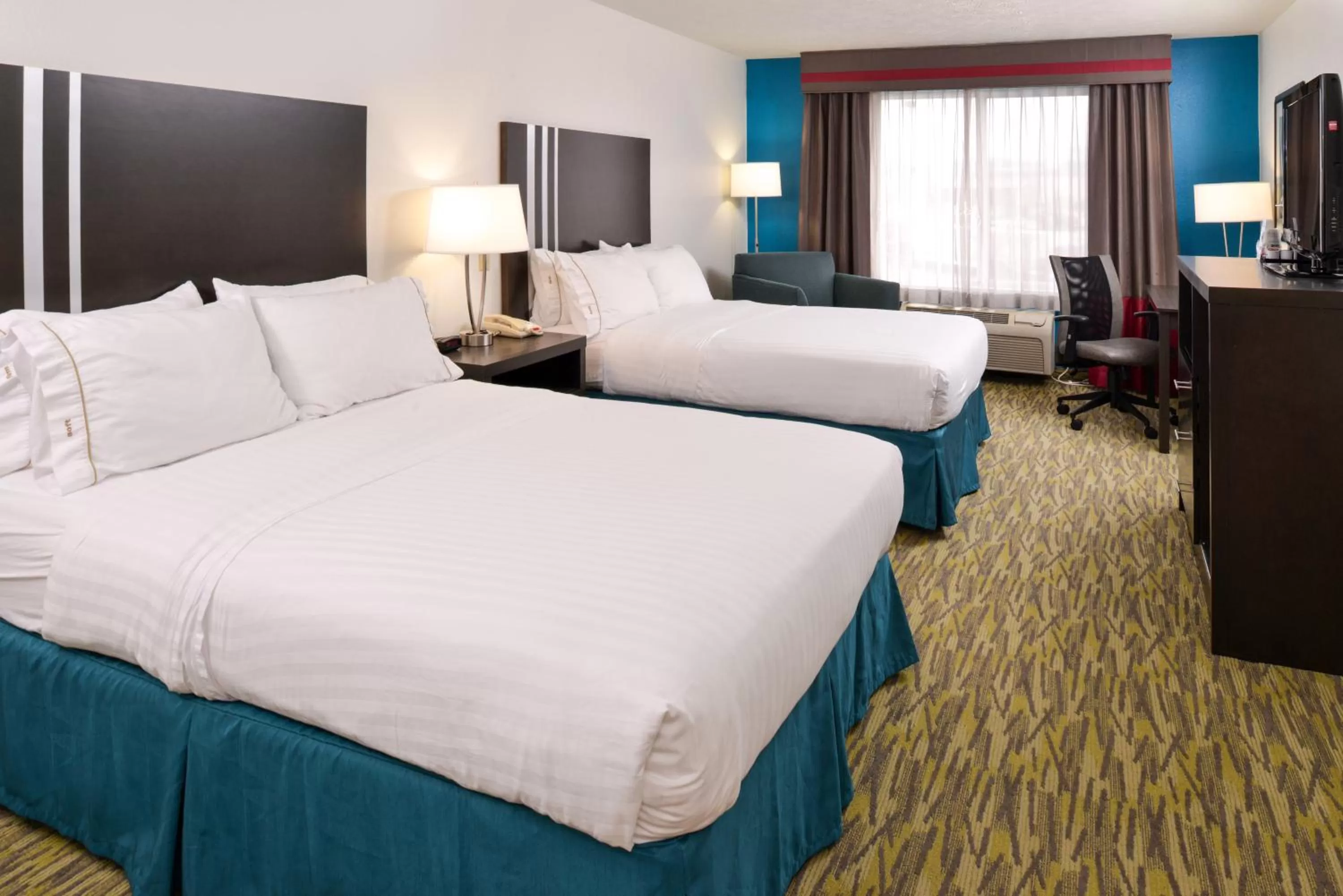 Photo of the whole room in Holiday Inn Express Hotel & Suites Omaha West by IHG