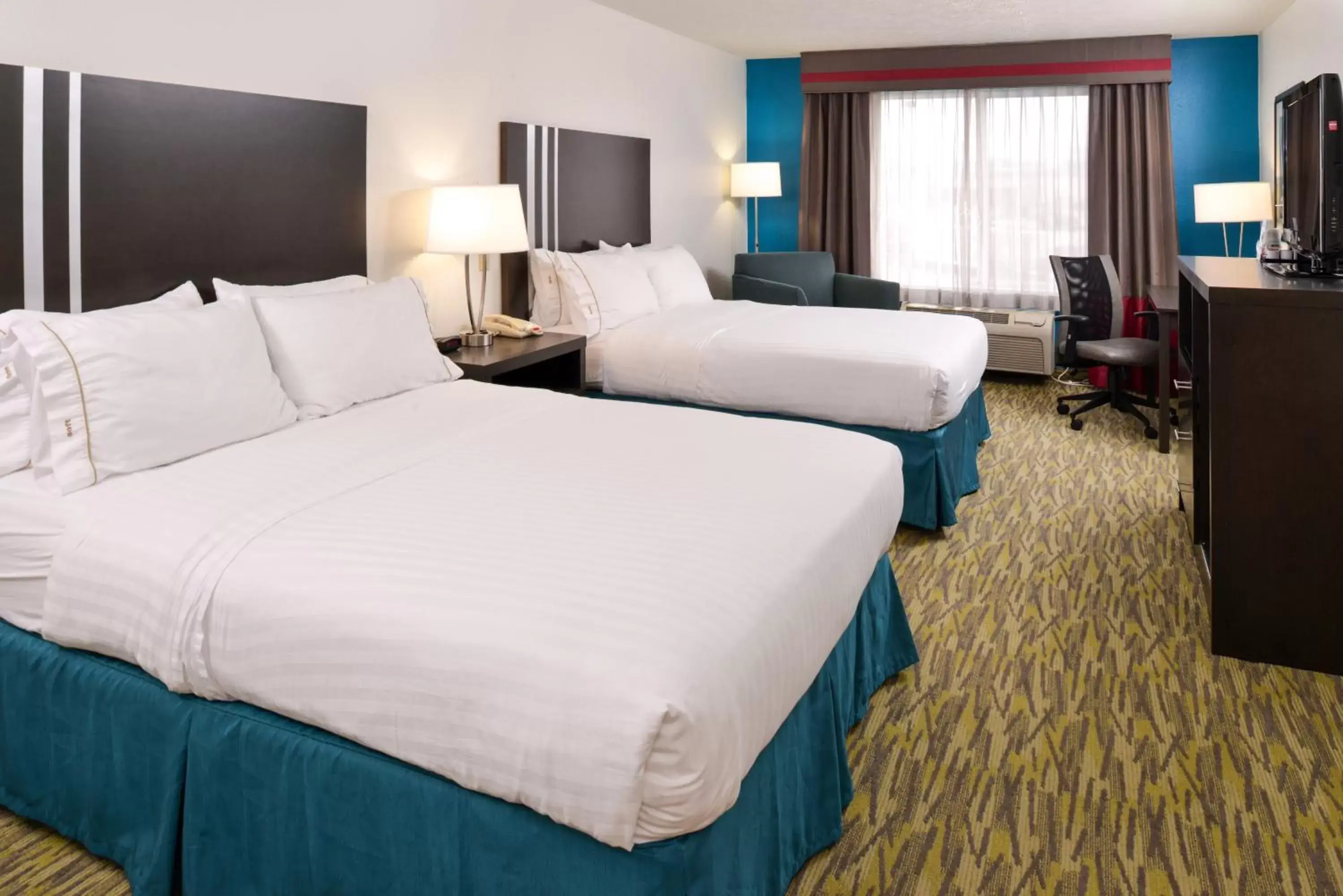 Photo of the whole room, Bed in Holiday Inn Express Hotel & Suites Omaha West, an IHG Hotel