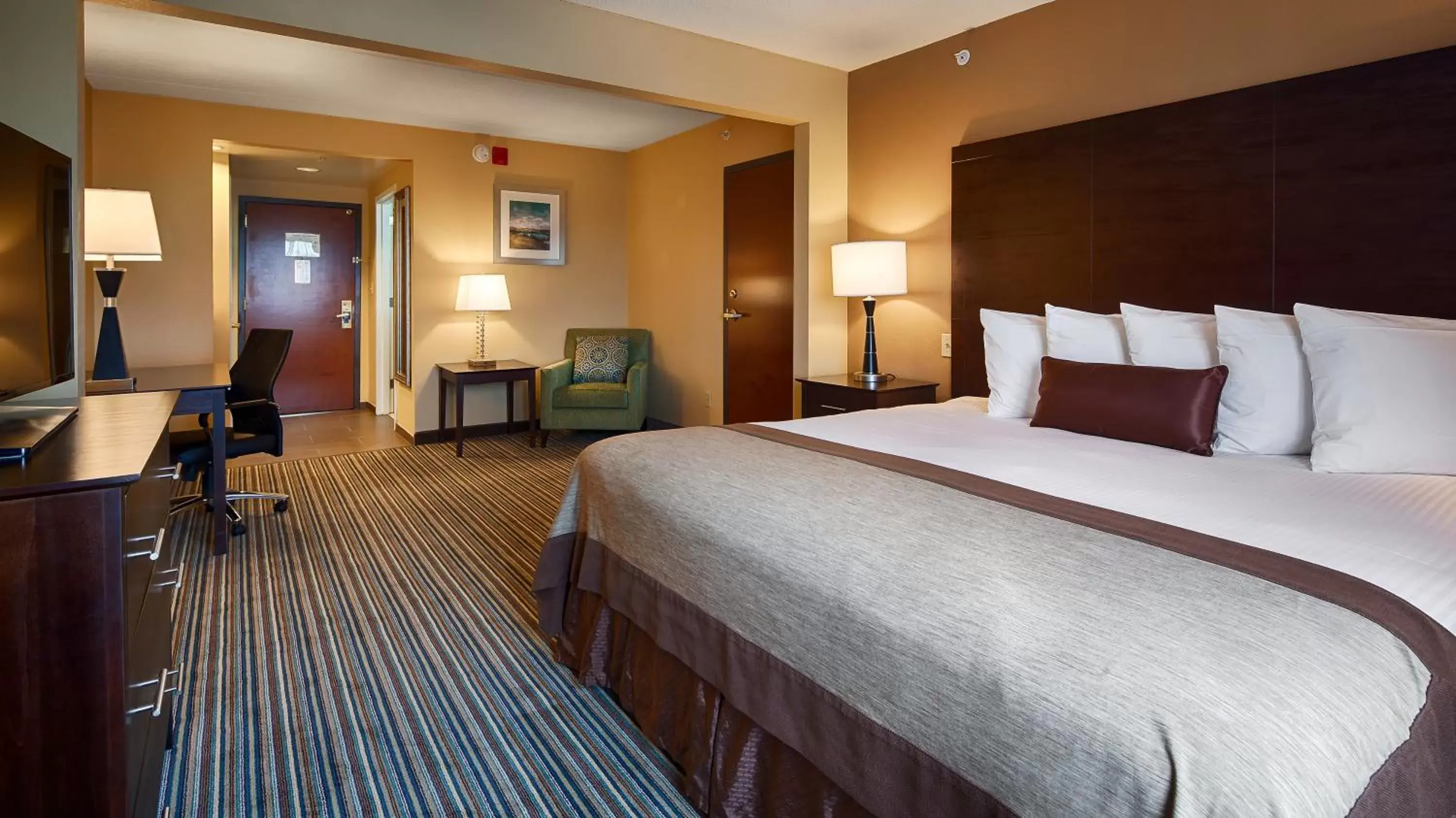 Bedroom, Bed in Best Western Plus Harrisburg East Inn & Suites