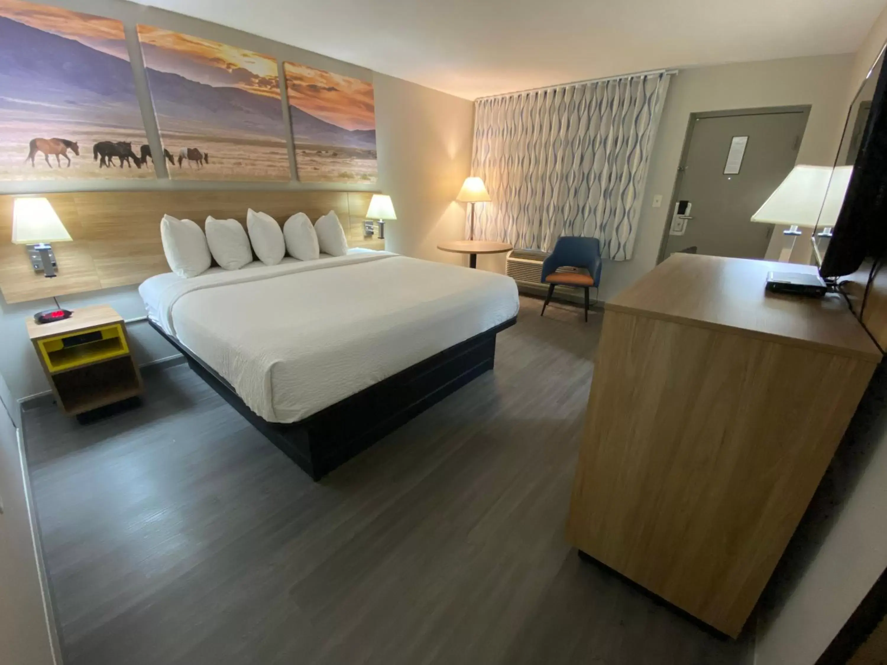 Bed in Days Inn by Wyndham Roswell