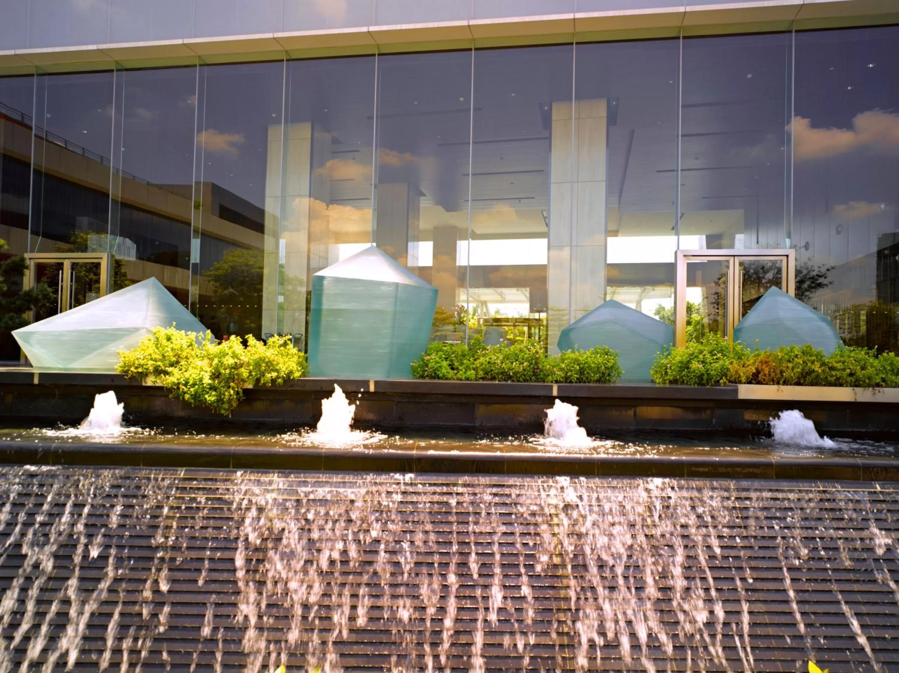 Property building in Crowne Plaza Guangzhou Huadu by IHG - Free Shuttle bus between hotel to Exhibition Center During Canton Fair