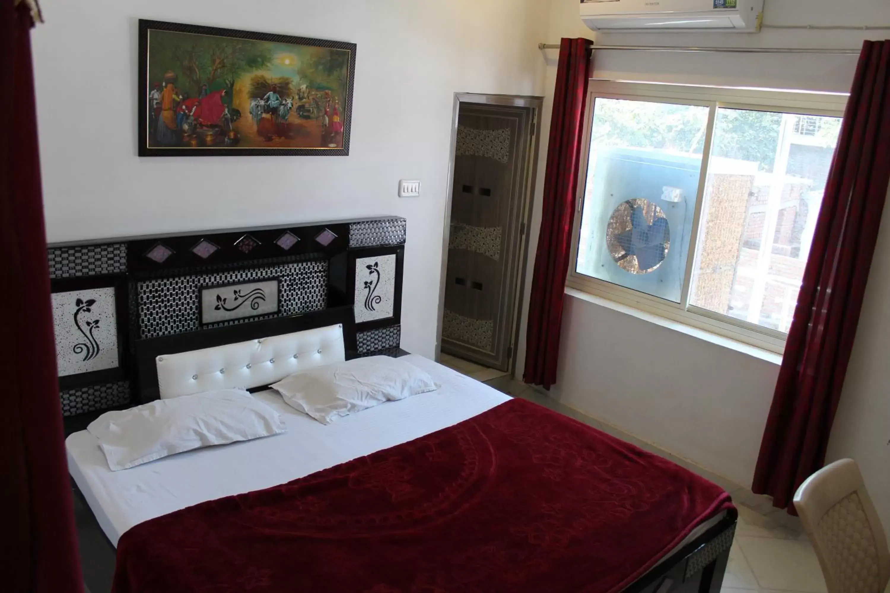 Deluxe Double Room (2 Adults + 1 Child) - single occupancy in Best B&B in Orchha Deluxe Double Room (2 Adults + 1 Child) - single occupancy in Best B&B in Orchha