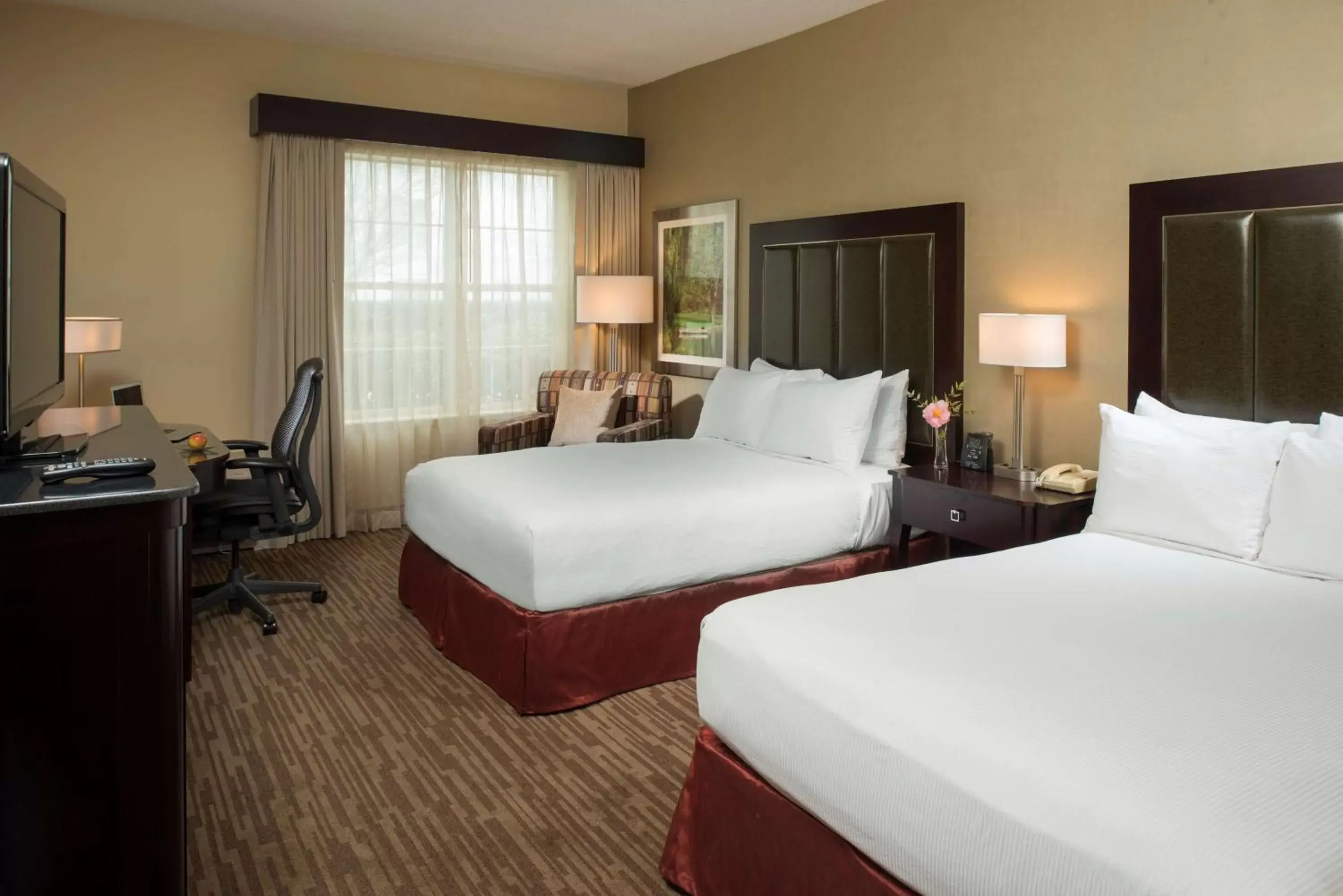 Bed in DoubleTree by Hilton Raleigh Durham Airport at Research Triangle Park