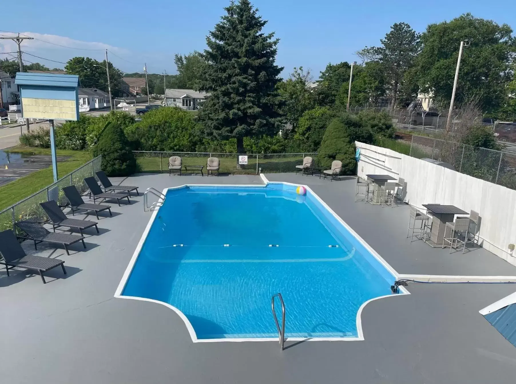 Pool View in Seabreeze Motel