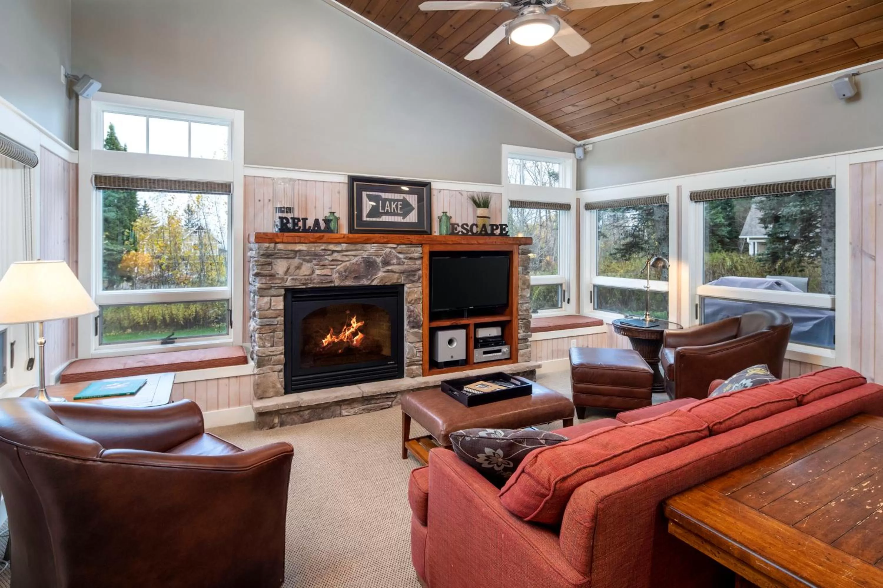 Living room, Seating Area in Larsmont Cottages