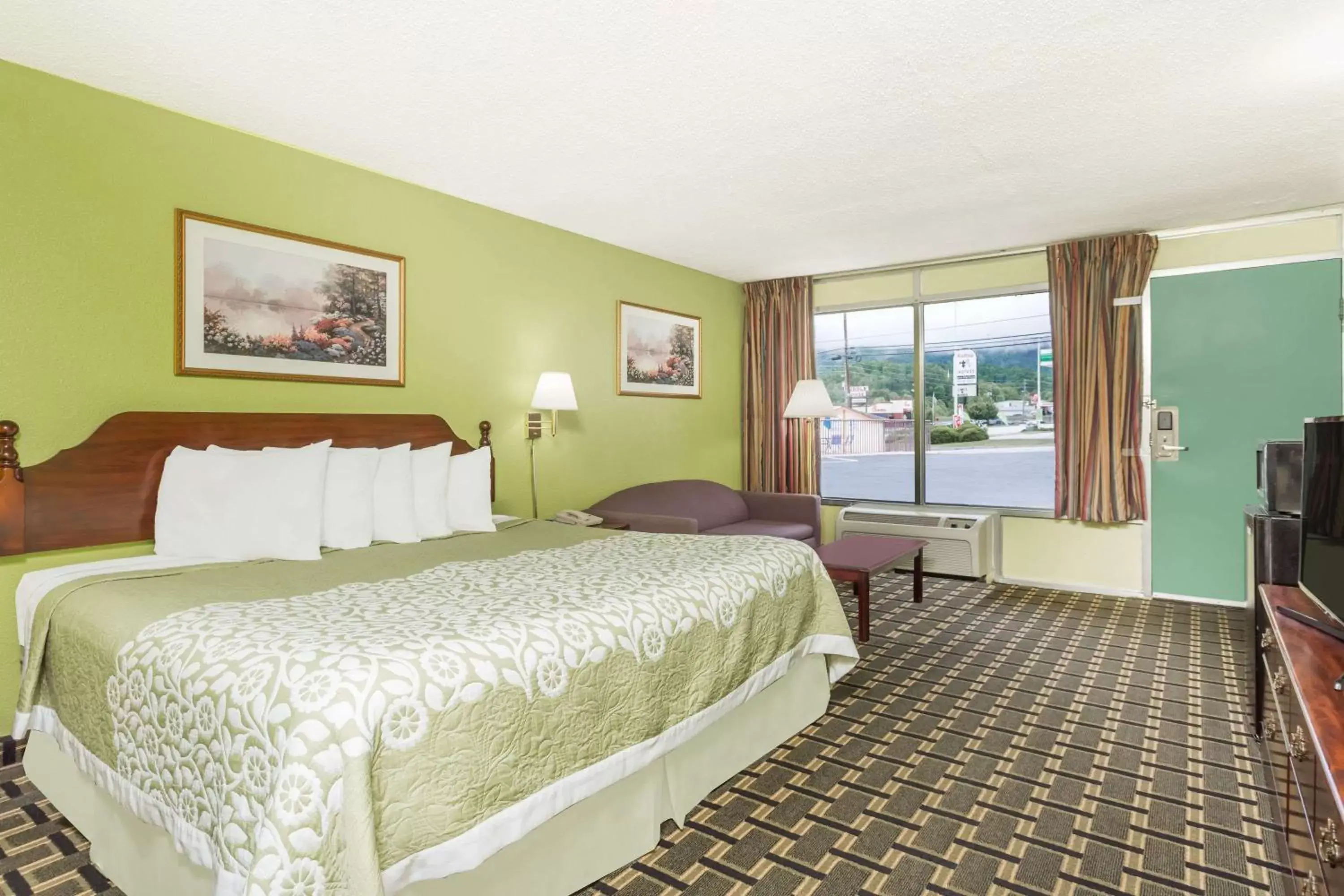 Photo of the whole room, Bed in Days Inn by Wyndham Clayton