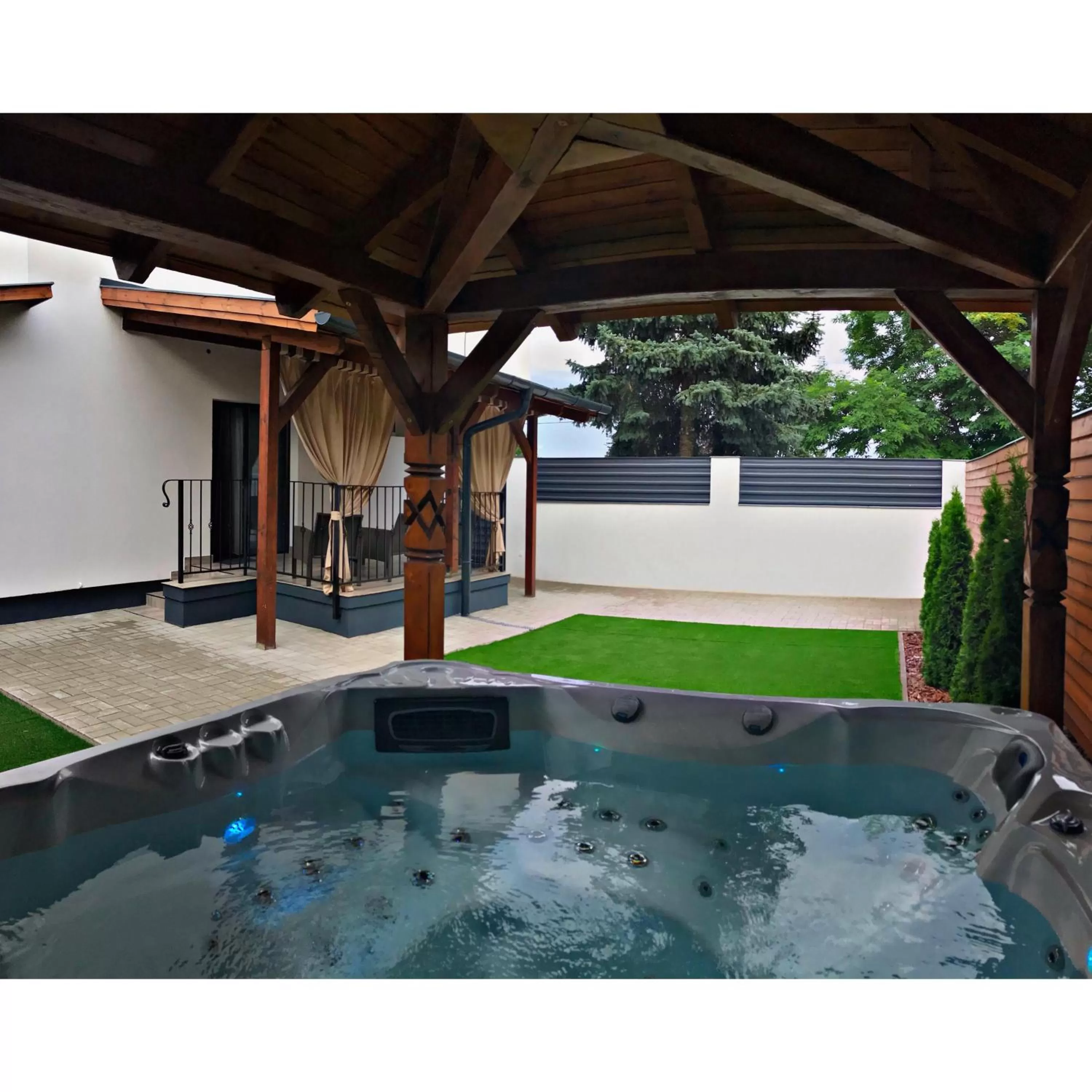 King Room with Spa Bath in Hotel Lotus