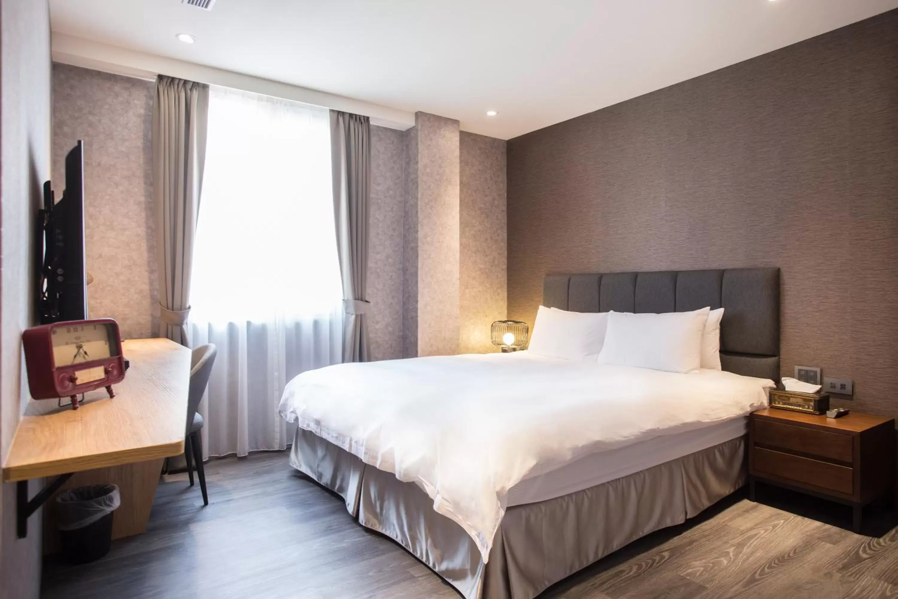 Standard Double Room (Partially with Window) in Royal Rose Hotel Shuangcheng Hall Standard Double Room (Partially with Window) in Royal Rose Hotel Shuangcheng Hall