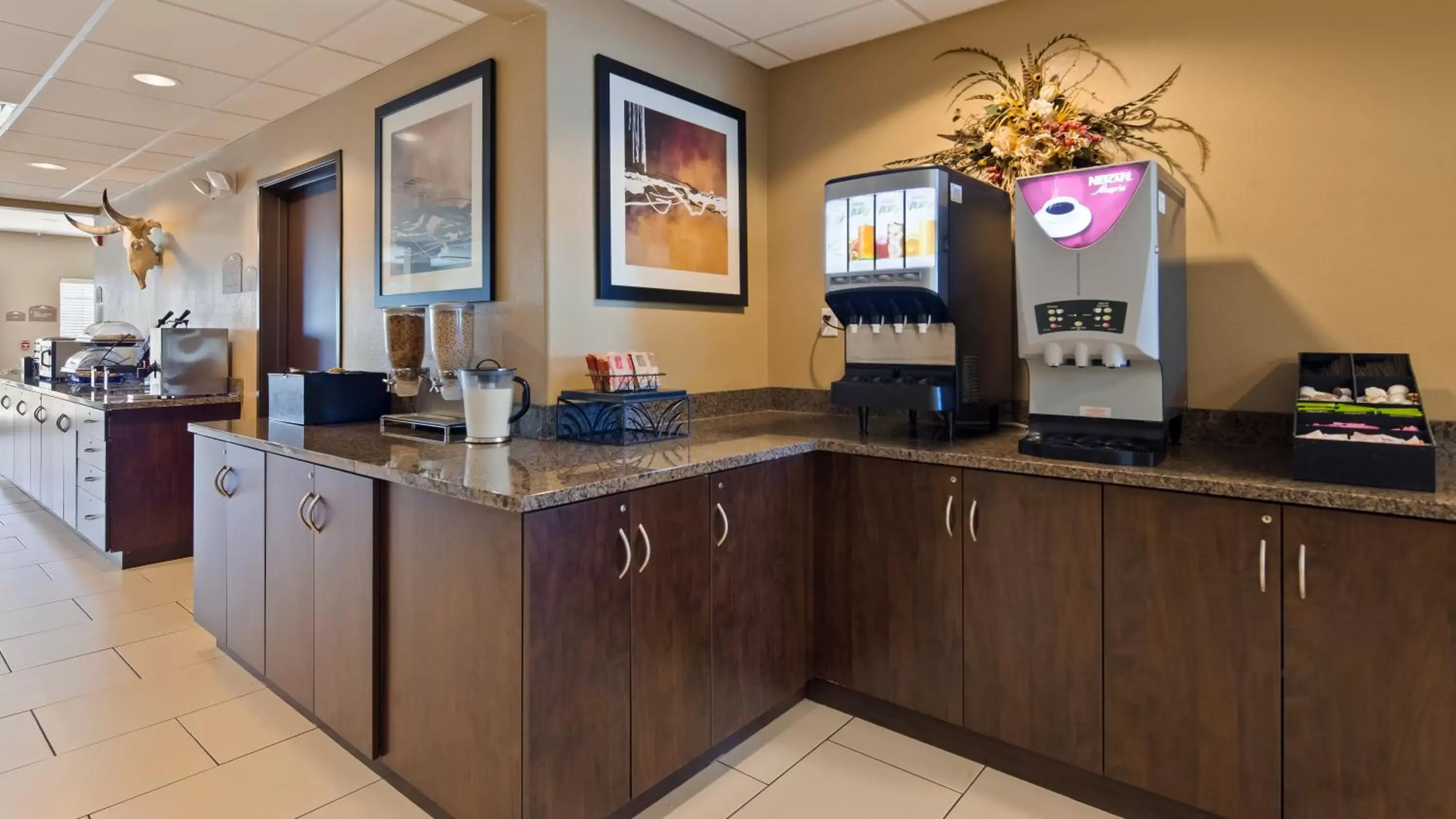 Kitchen/Kitchenette in Microtel Inn & Suites by Wyndham Round Rock