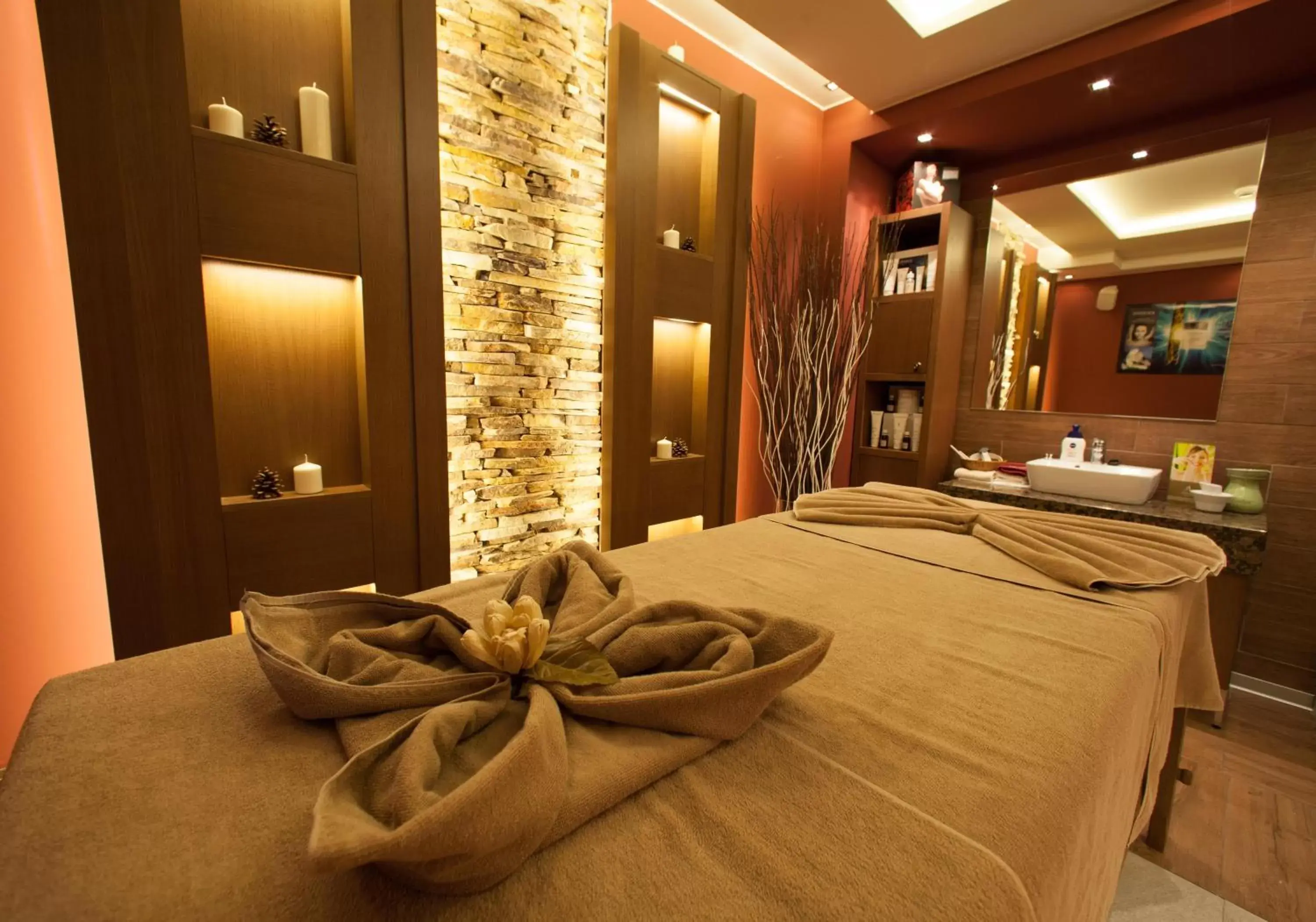 Massage, Bed in Amira Boutique Hotel