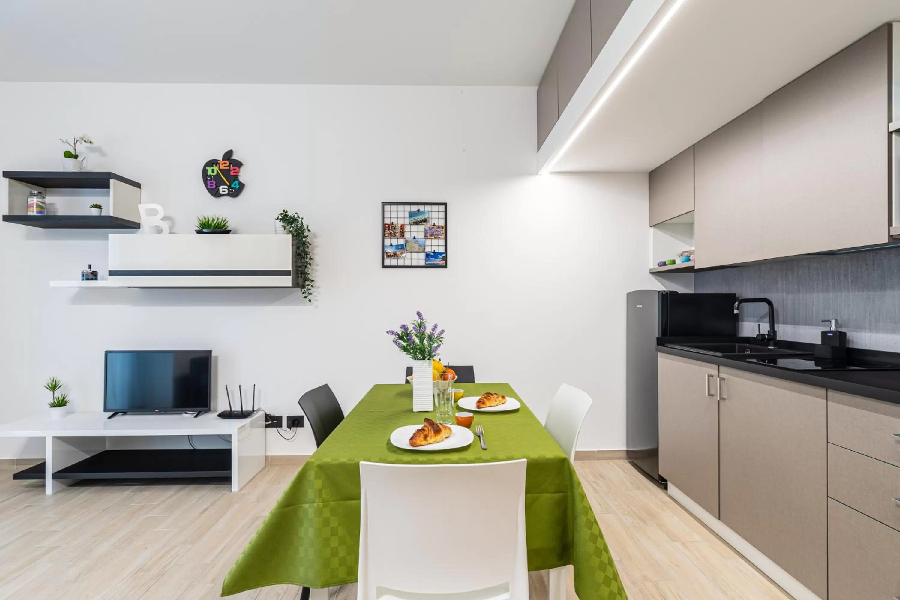 Communal lounge/ TV room in Solemar Sicilia - Multi Suite