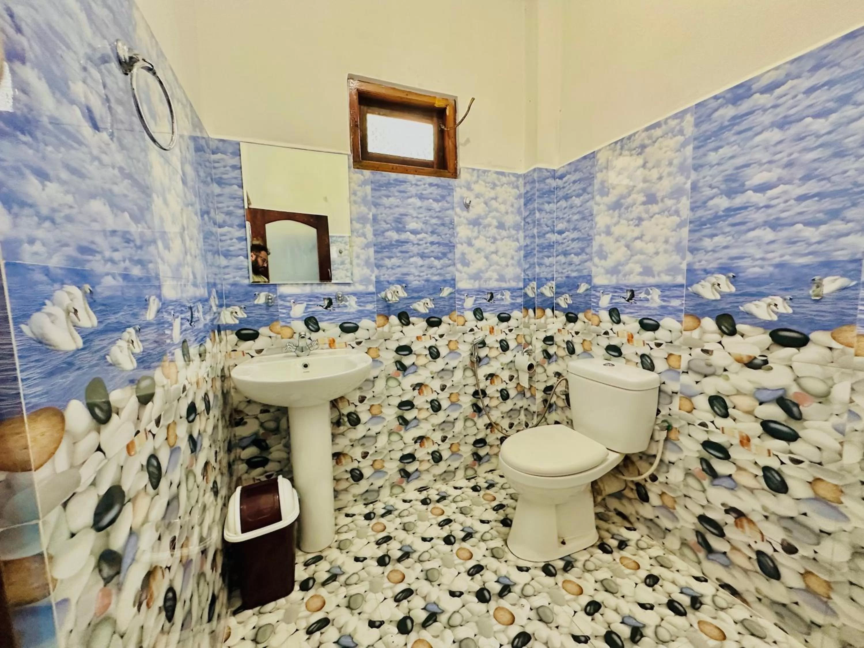 Bathroom in GOLDEN CABIN ELLA